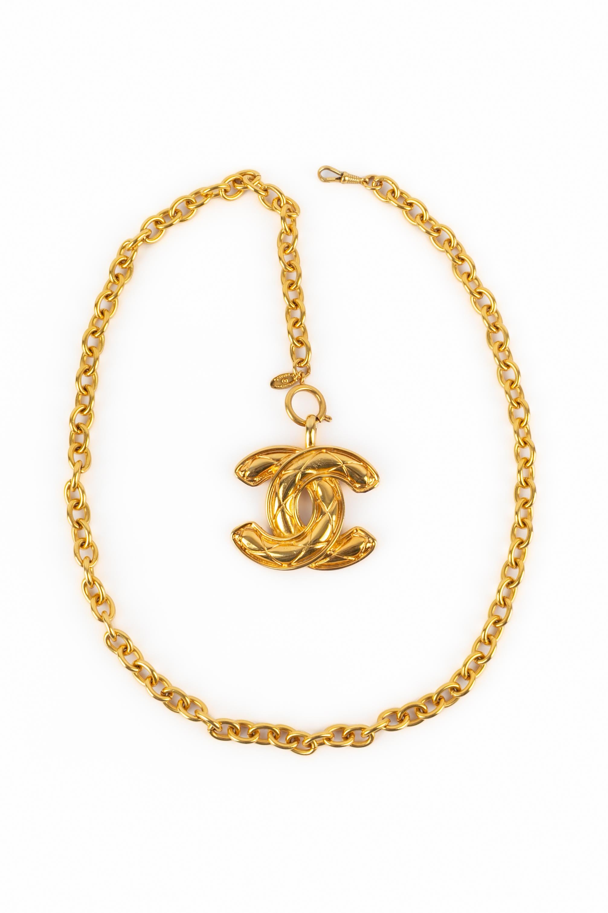 Chanel gesteppte cc-Halskette im Zustand „Hervorragend“ im Angebot in SAINT-OUEN-SUR-SEINE, FR