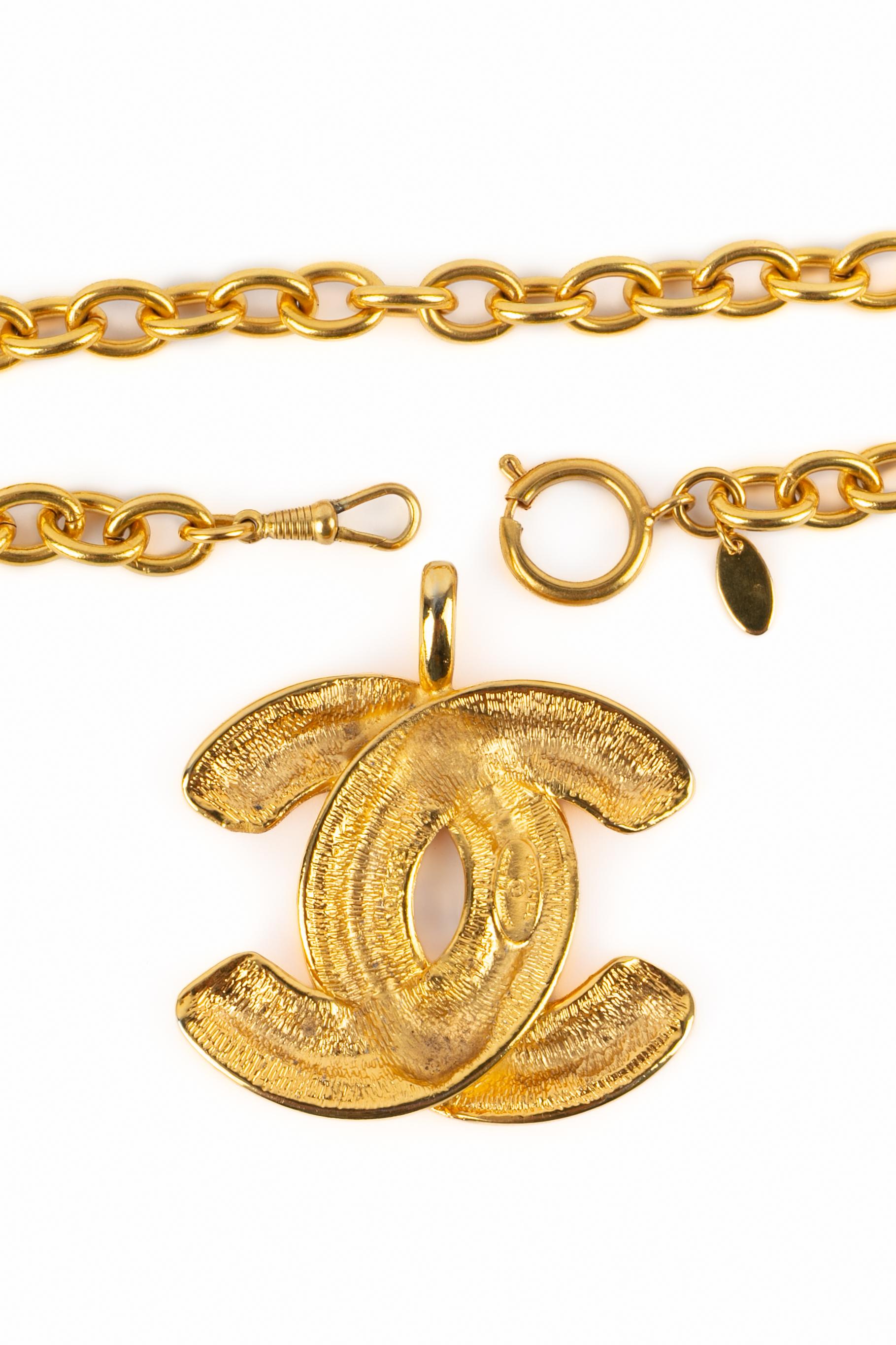 Chanel gesteppte cc-Halskette im Angebot 1
