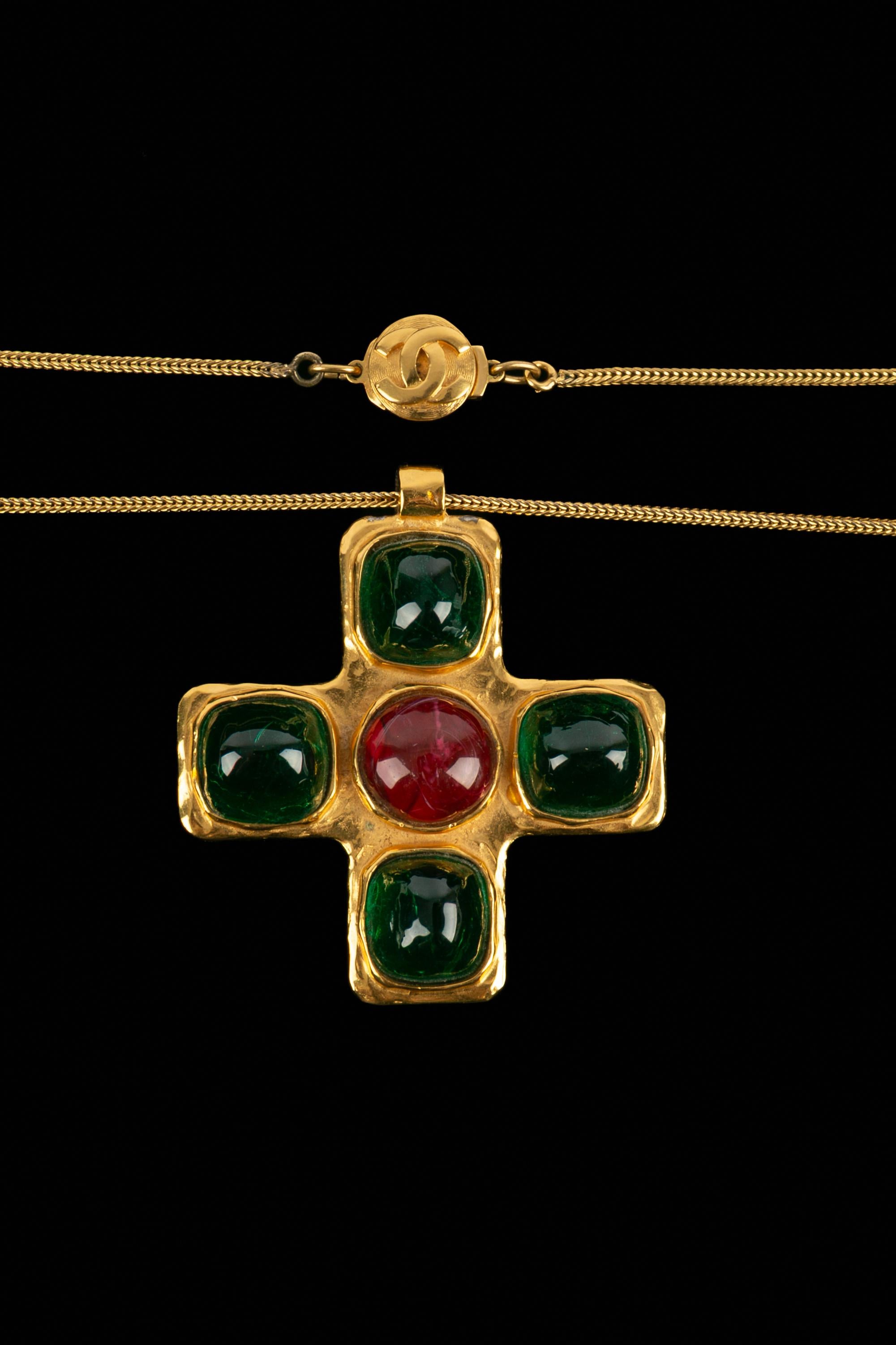 Chanel cross necklace In Excellent Condition For Sale In SAINT-OUEN-SUR-SEINE, FR