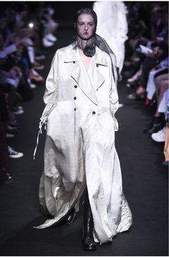 Manteau Ann Demeulemeester par Sébastien Meunier, collection été 2019