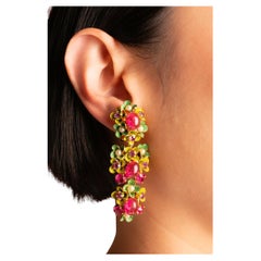 Pendientes con forma de flor de Christian Dior, diseñados por Marc Bohan en 1967
