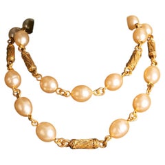 Collier Chanel par Karl Lagerfeld pour le printemps-été 1994