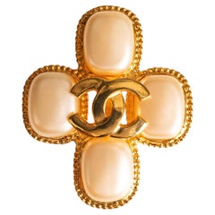 Chanel-Kreuzbrosche von Karl Lagerfeld, Frühjahr 1996