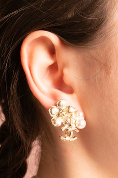 Pendientes de Chanel diseñados por Karl Lagerfeld, primavera de 2010
