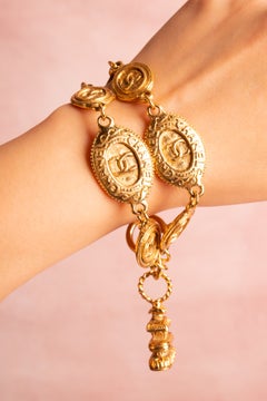 Bracelet « phoque » Chanel signé Karl Lagerfeld, vers 1985