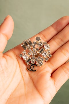 Chanel pins by Karl Lagerfeld Autumn 2008