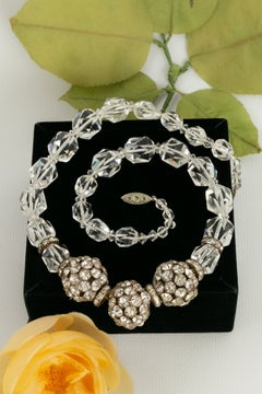 Collier ancien orné de perles en strass