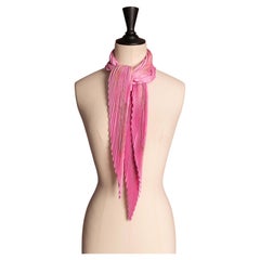 Hermès-Plissee-Foulard „Tous en selle“ von Daiske Nomura 2025