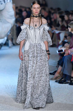 Vestido de Alexander McQueen diseñado por Sarah Burton, verano de 2019