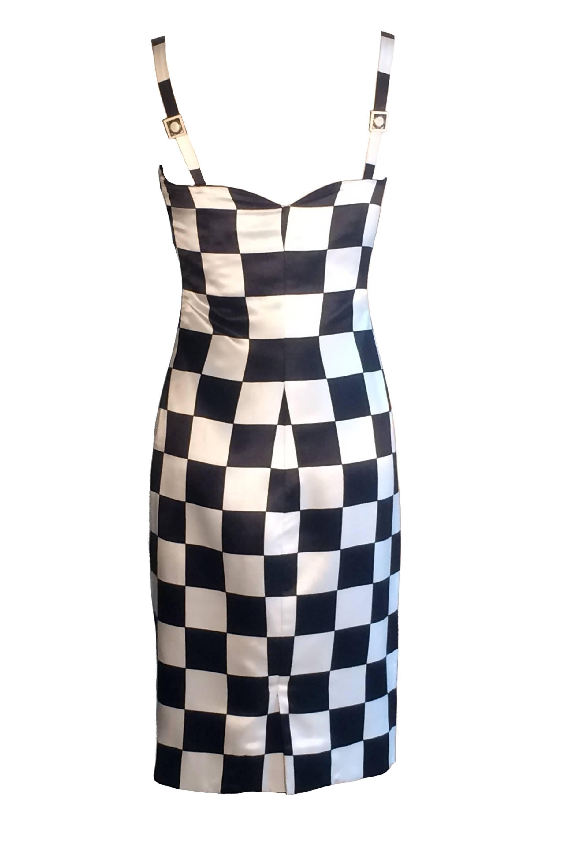 Gianni Versace Couture 1990s black and white checked wiggle dress. Side zip. 

63% viscose, 37% silk. 
Fully lined in 54% silk, 46% rayon.

Made in Italy.

Size 4, fits like modern 0/2.
Bust 32