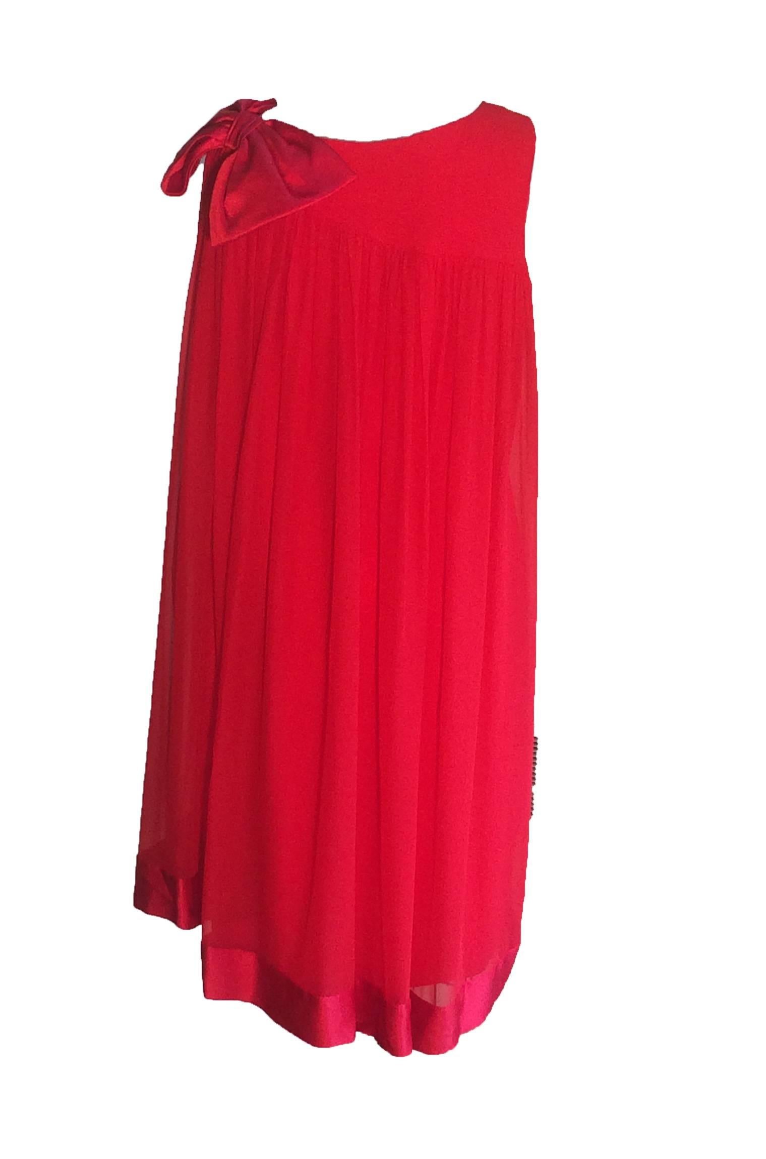 Lilli Diamond 1970s bright red shift dress with huge satiny bow at shoulder. Base shift is made of a taffeta like fabric with a crinkly crepe covering, and a second layer of crepe forms a loose over-layer, which drapes asymmetrically over the