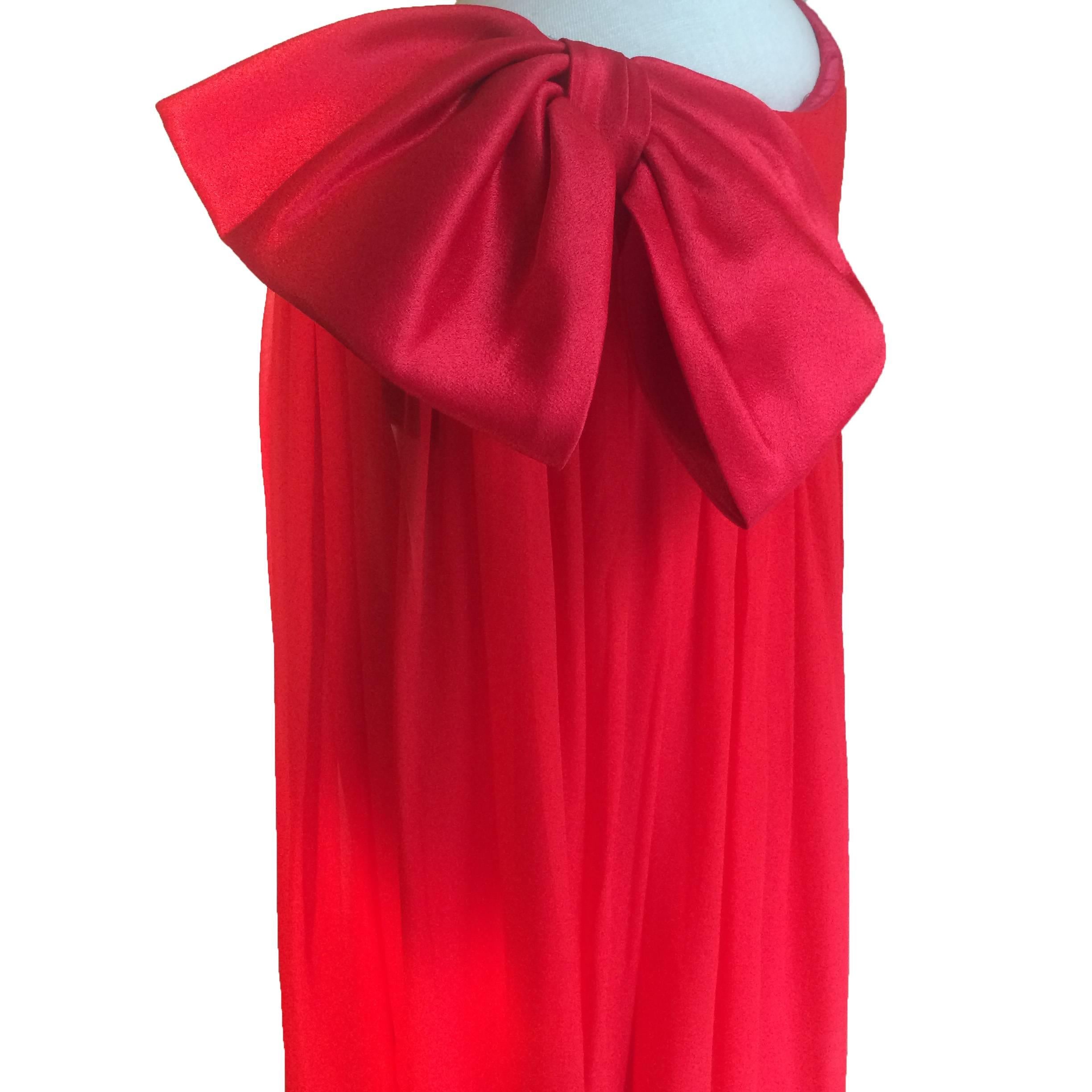 Lilli Diamond 1970s Bright Red Crinkle Crepe Shift with Giant Bow at Shoulder In Excellent Condition For Sale In San Francisco, CA