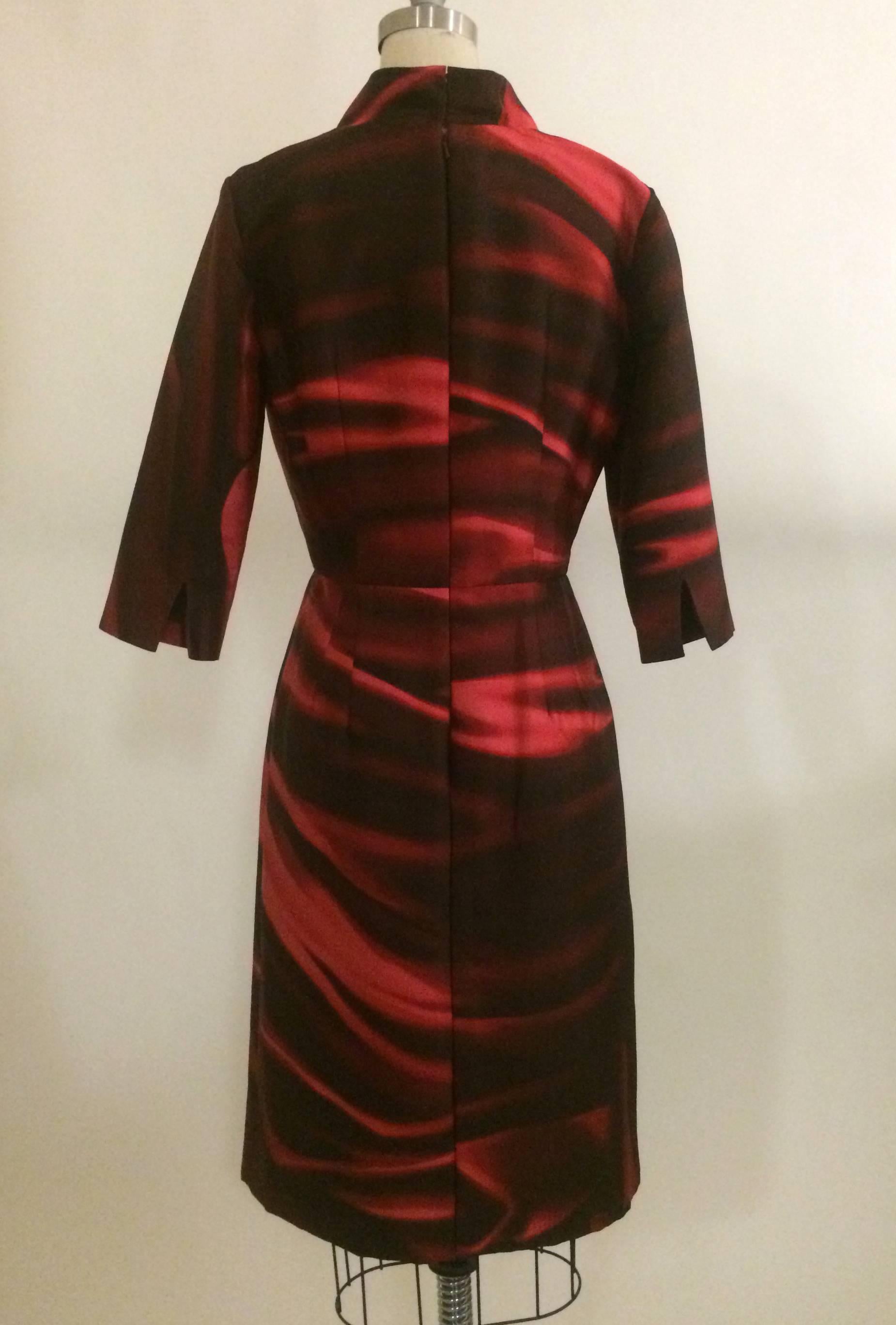 Oscar de la Renta printed silk mikado slim fit shirt dress in red/merlot. Split cuffs, fully lined. Concealed hook and zip fastenings at back. 

100% silk.
Fully lined in 100% silk. 

Made in USA.

Size 6. Non-stretchy fabric.
Bust 35