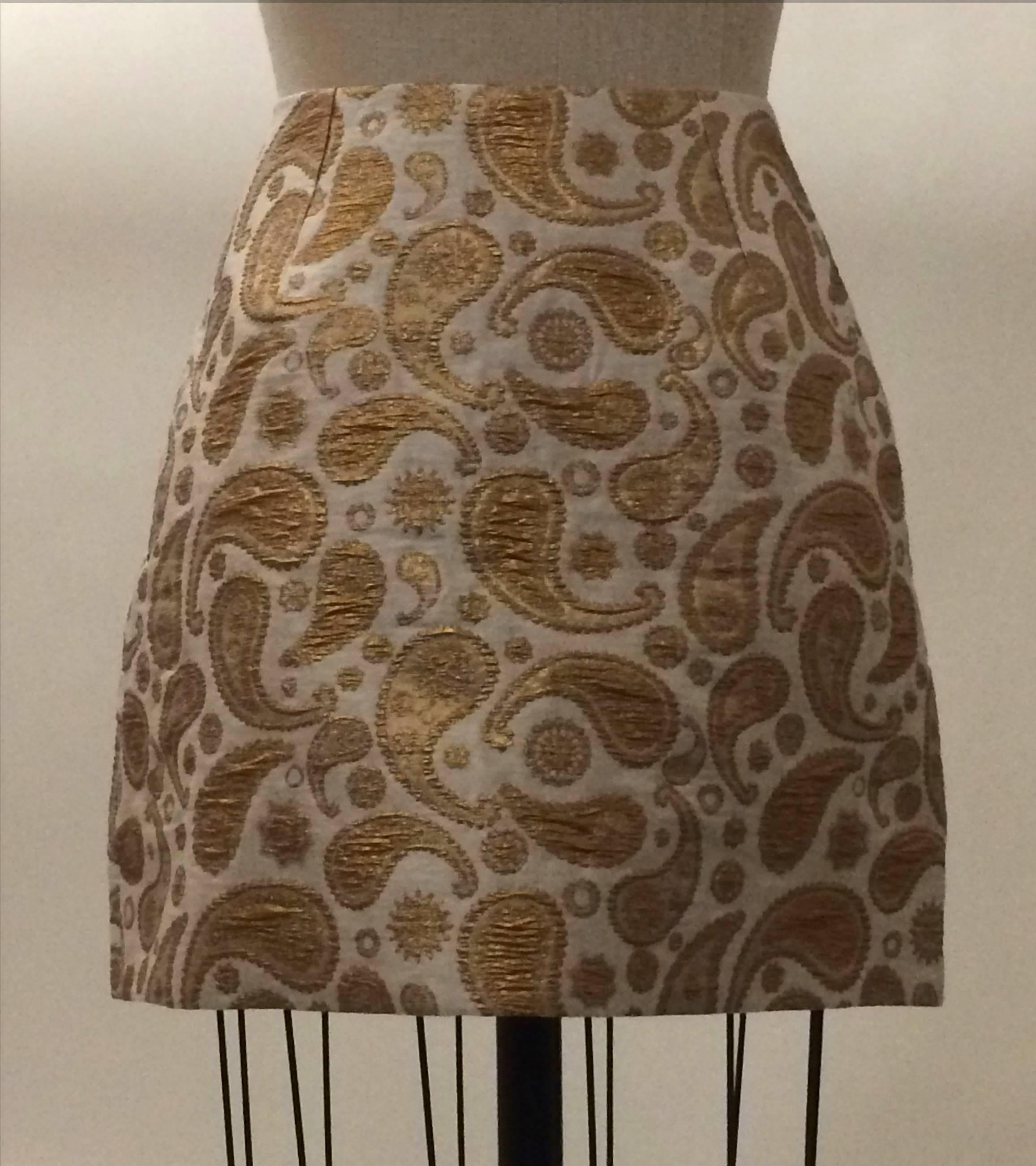 Stella McCartney cream mini skirt with gold jacquard paisley print throughout. Wrap style, fastens with two hidden snaps at front. 

58% cotton, 19% linen, 15% polyester, 8% polyamide.
Fully lined in 50% cotton, 50% viscose.

Made in