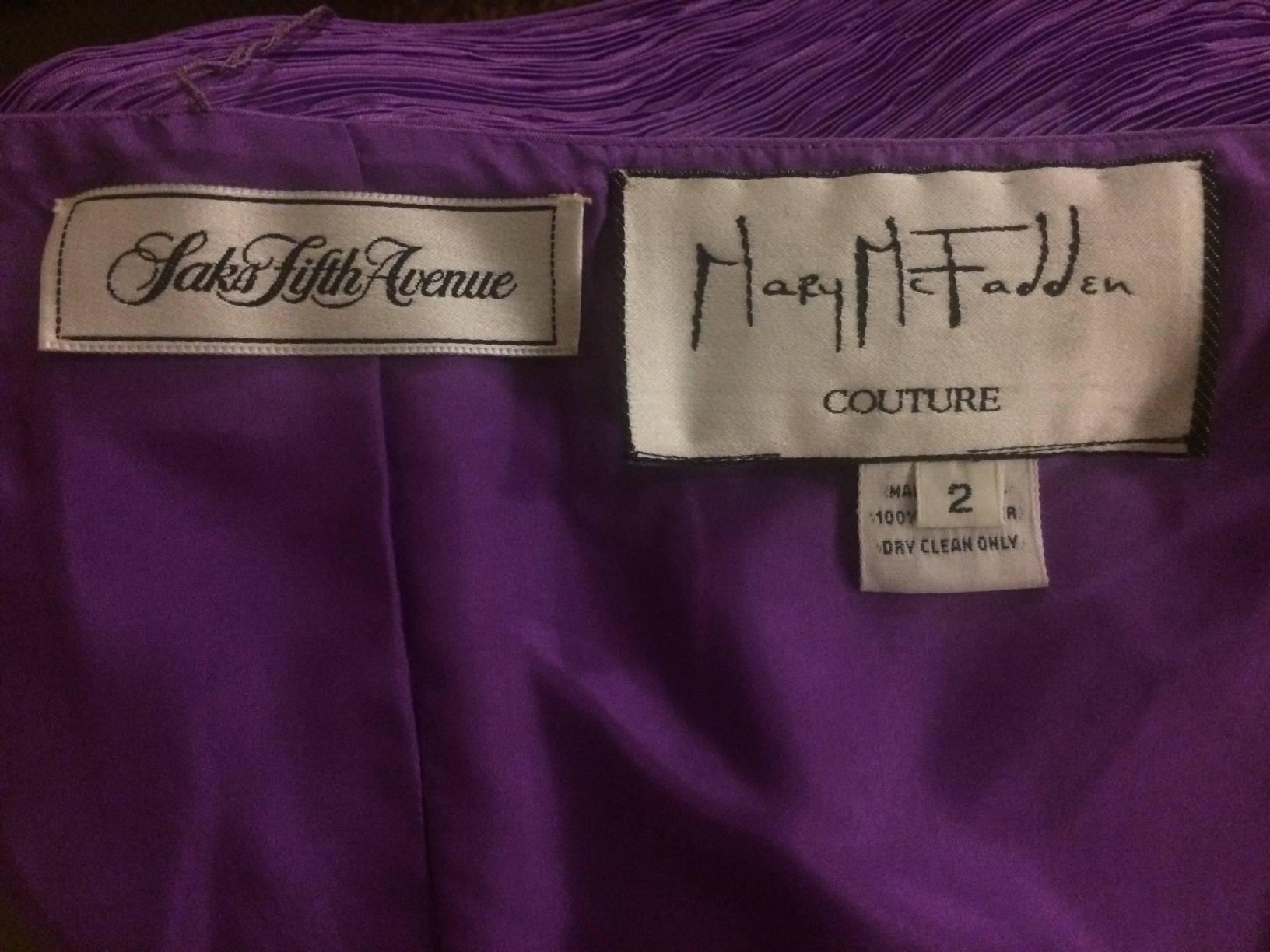 Violet Top plissé sans bretelles violet, années 1990, Mary McFadden Saks Fifth Avenue en vente
