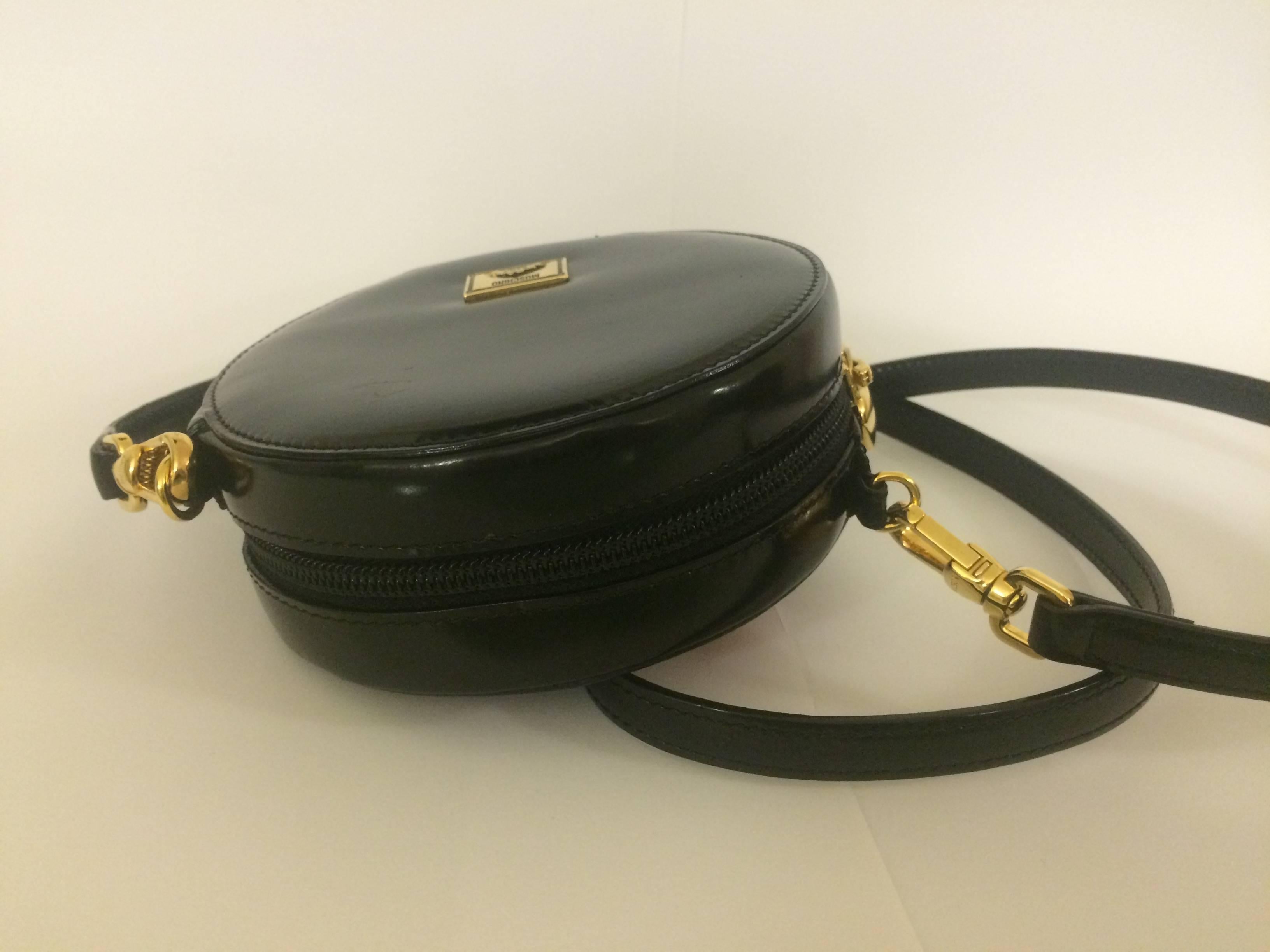 Moschino 1990s Redwall Black Leather Red Heart Mini Bag Purse In Good Condition In San Francisco, CA