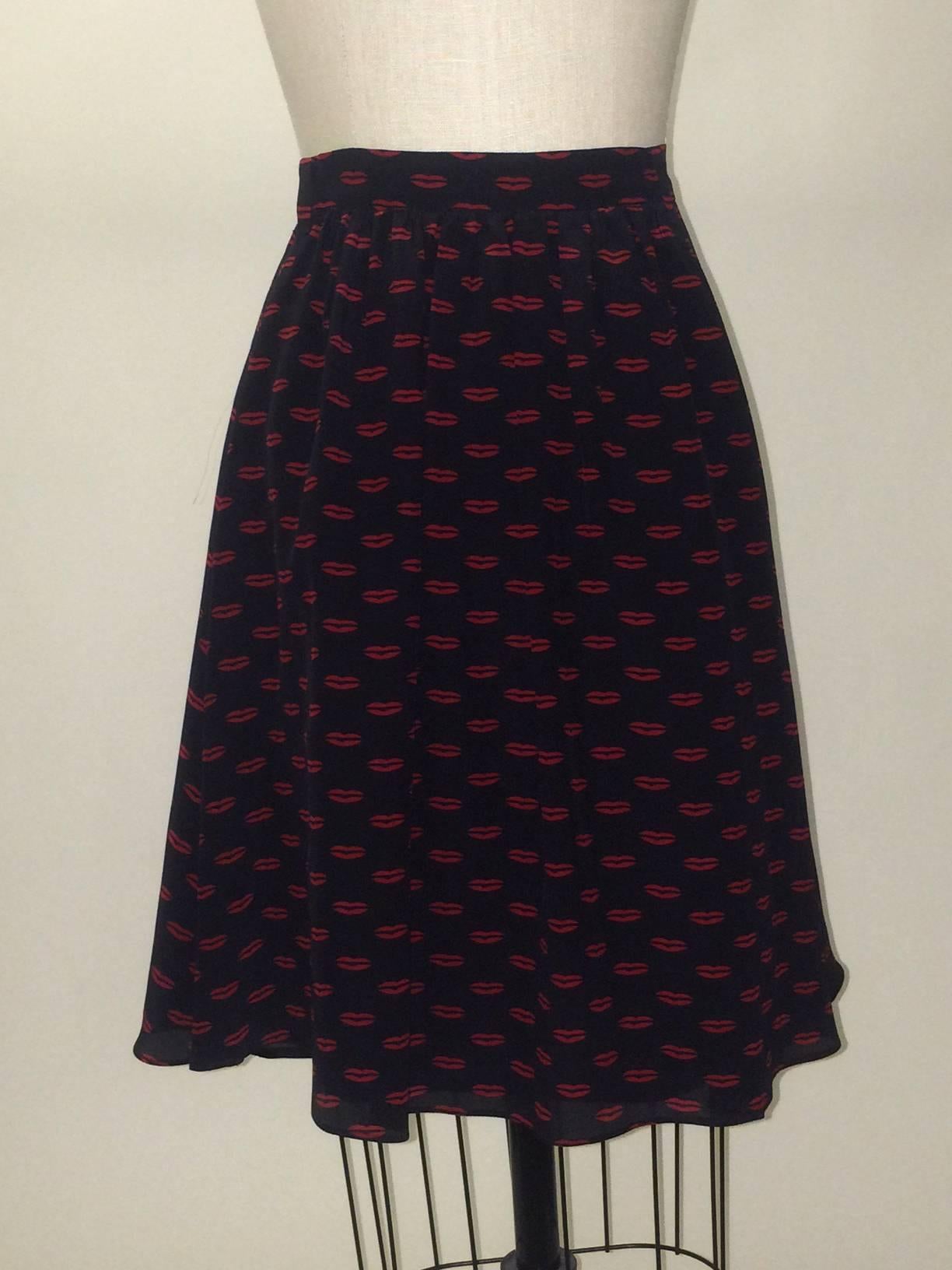 Prada black and red lip print silk skirt. Belt loops, side-back zip. 

Made in Italy.

100% silk. 
Fully lined in 60% cupro, 40% silk

Size IT 44, US 8.
Waist 30".
Hip open.
Length 21".

Excellent condition. Tiny bit of residue
