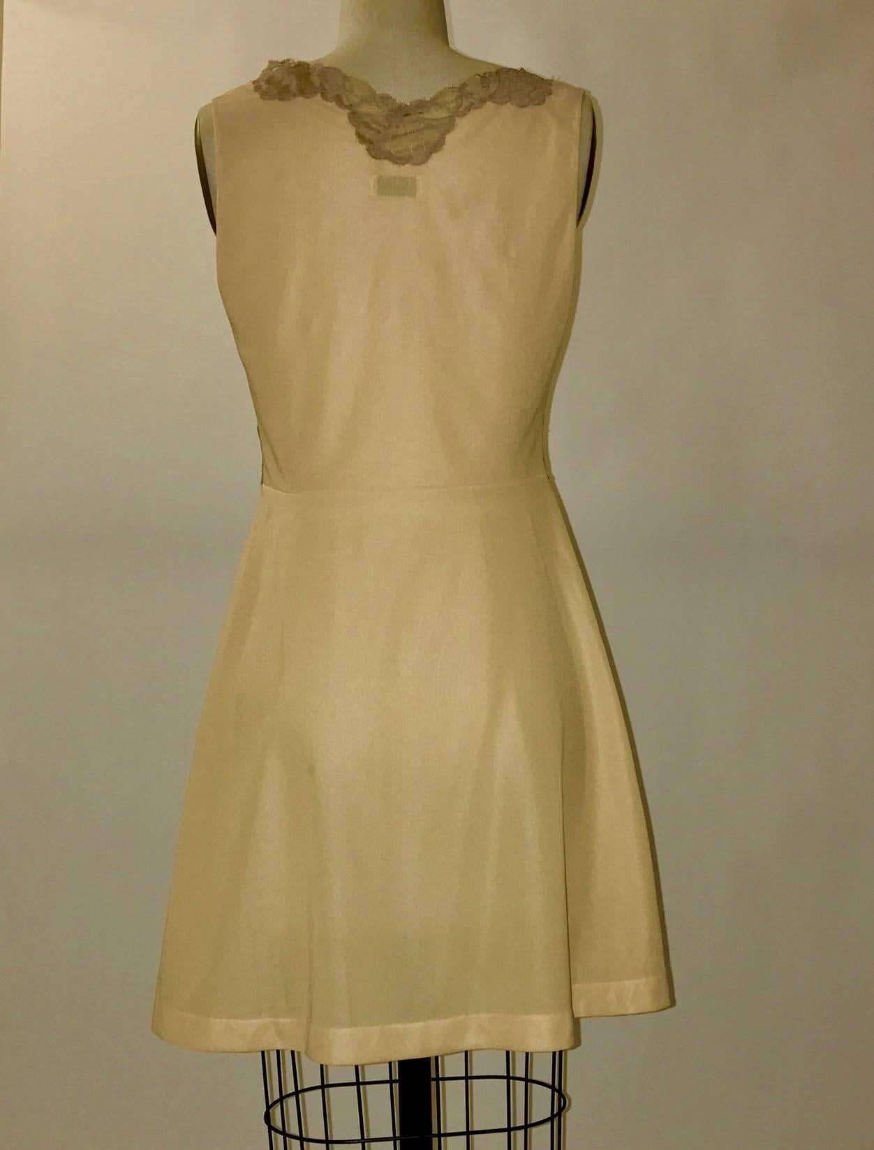 Emilio Pucci for Formfit Rogers vintage 1960s sleeveless peachy beige slip with nude lace trim. Keyhole detail at chest with button closure. (Color is truest in close-up photos.)

Designed in Italy, made in USA.

Size Small.
Bust 32