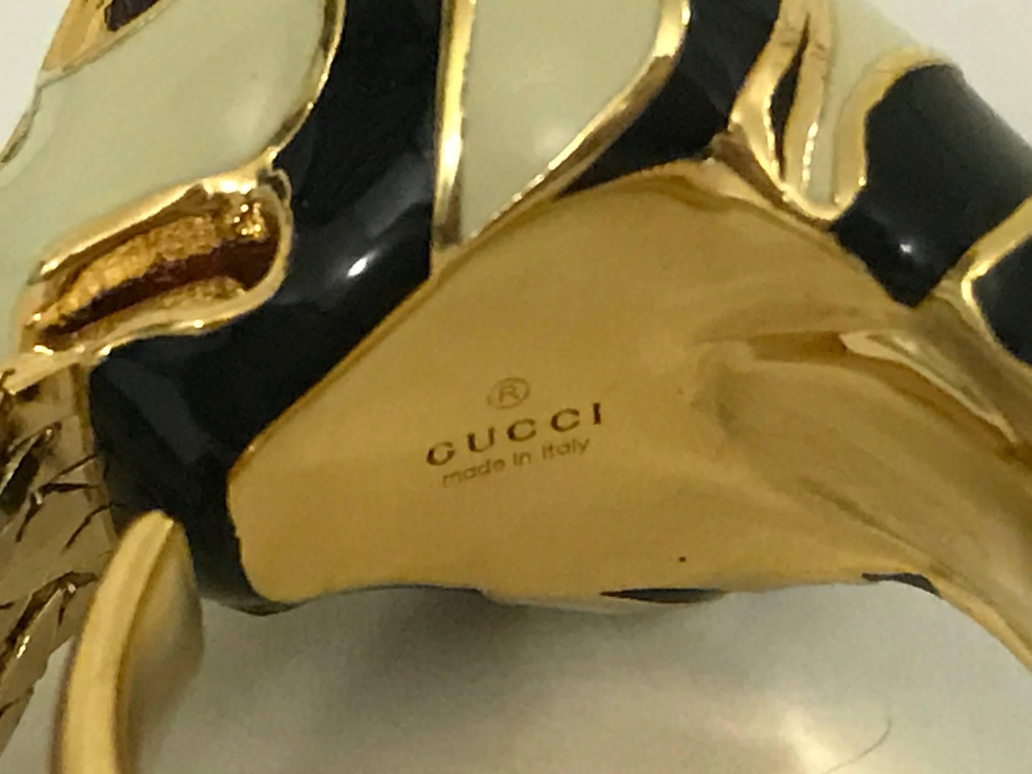 Gucci Black and White Enamel and Gold Tone Tiger Head Cocktail Ring with Fringe In Good Condition In San Francisco, CA
