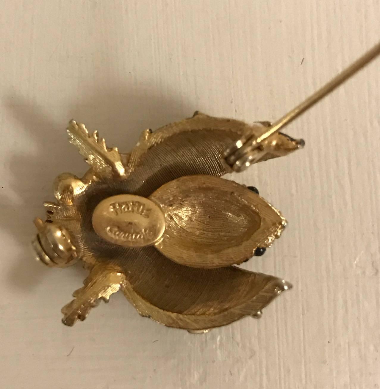 Hattie Carnegie Signed Vintage Gold Tone Bug Bee Insect Fly Pin Brooch In Good Condition In San Francisco, CA