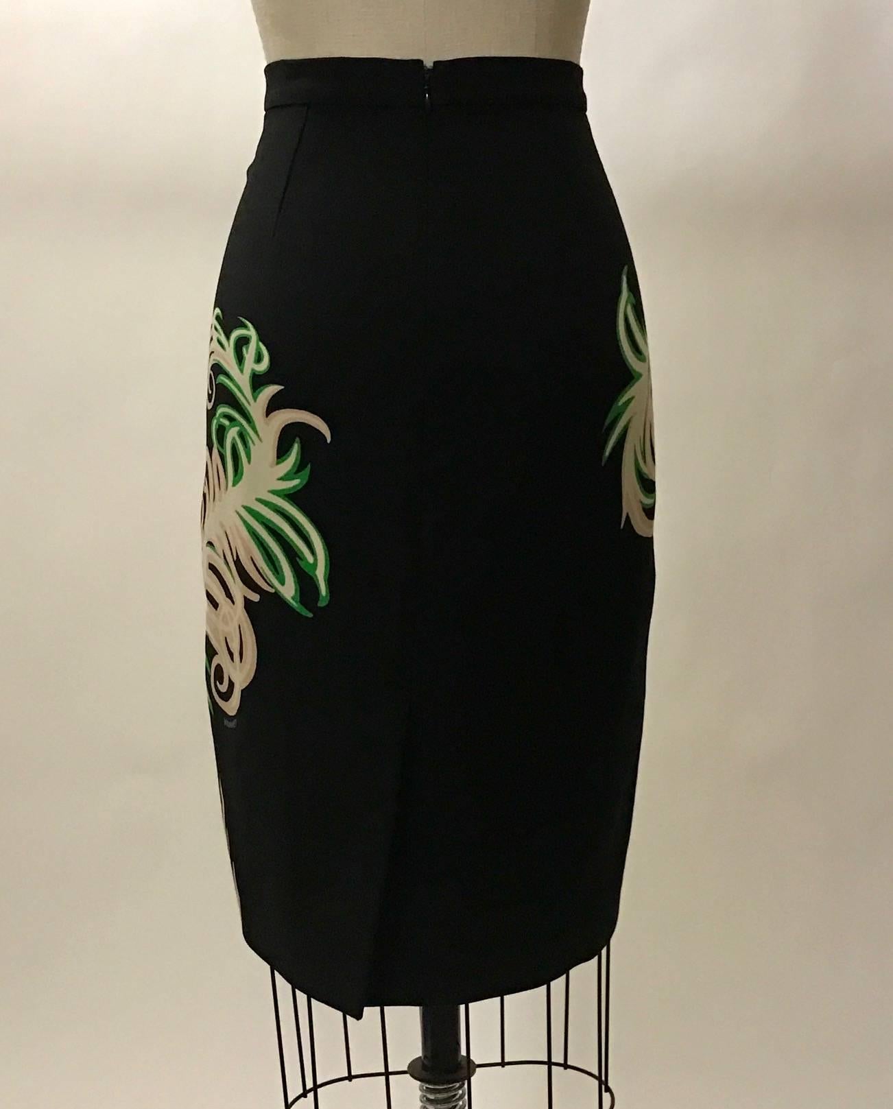 Vionnet recent collection black pencil skirt with cream, pink, and green feather print. Back slit and back zip with hook and eye.

82% virgin wool, 18% nylon polyamide.

Made in Italy.

Size IT 40, approximate US 4. Runs slightly small, see