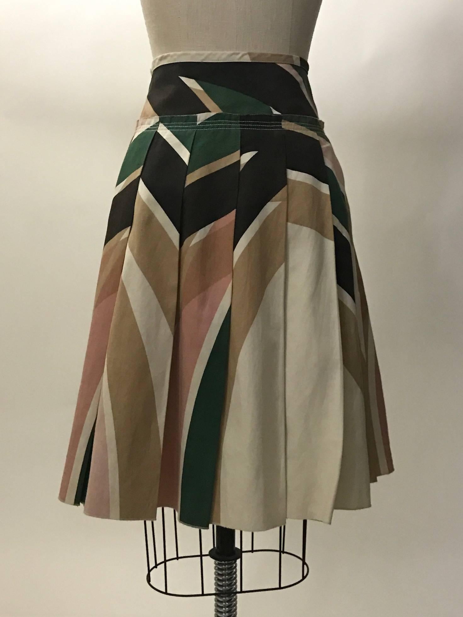Late 90's/early 2000s Prada pleated skirt with brown, tan, green and pink geometric arch pattern throughout. Signed 'Prada Milano' at metal zipper pull and 'Riri' at interior zip.

63% cotton, 37% linen.

Made in Italy.

Size IT 38, usually fits US