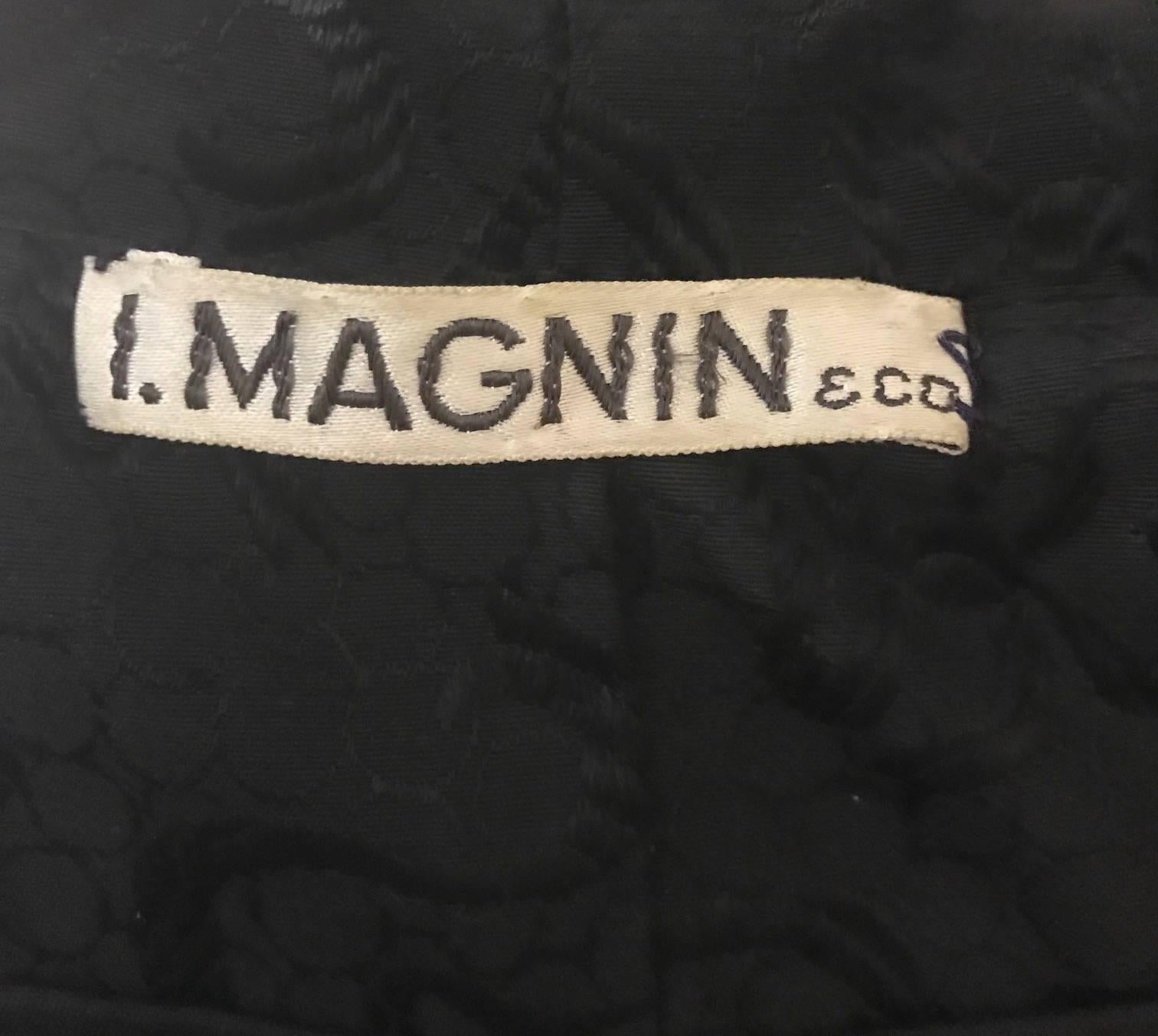 I Magnin & Co - Manteau swing en jacquard noir avec nœud et col châle, fin des années 1950  en vente 1