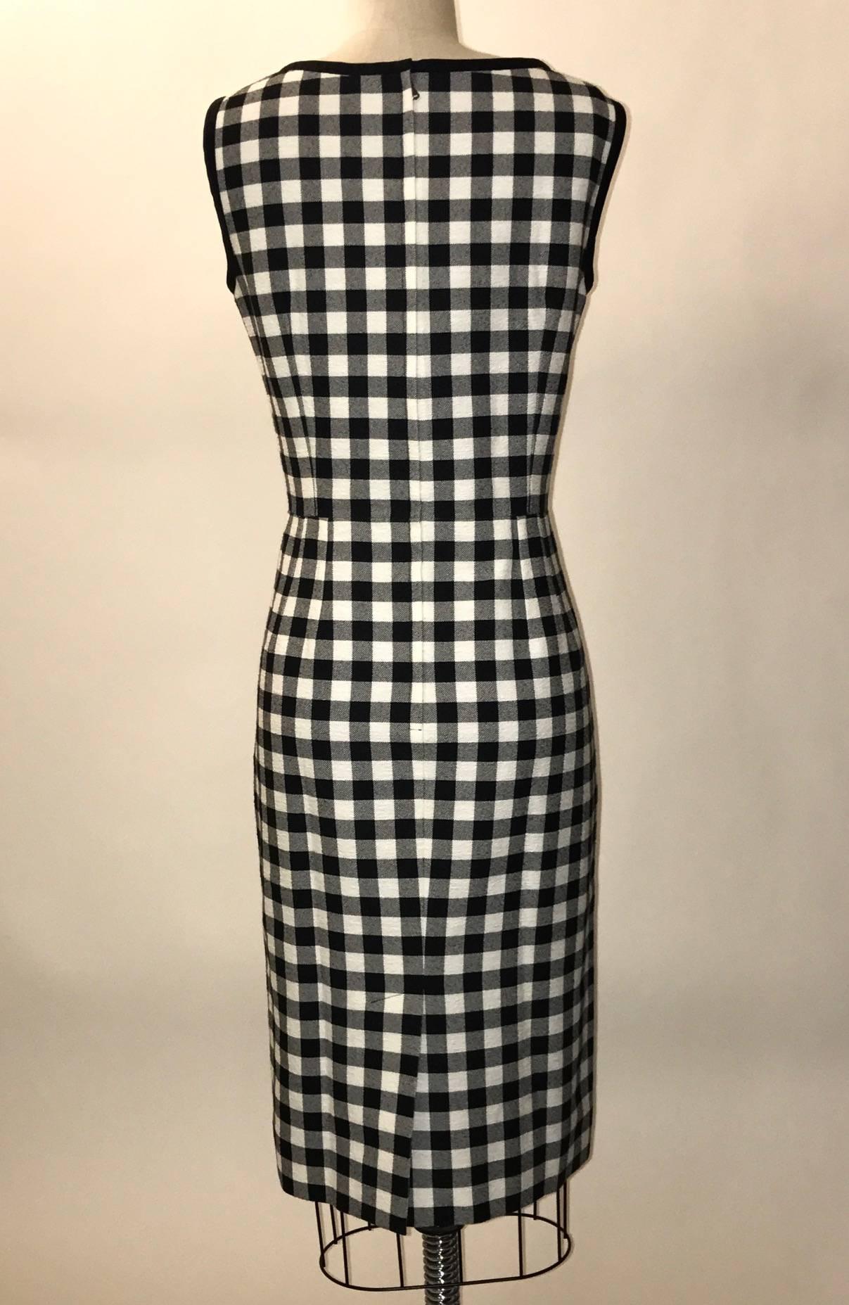 Dolce and Gabbana recent season black and white checked and slightly textured sleeveless pencil cut sheath dress. Back zip and hook and eye.

100% cotton.
Fully lined in 96% silk, 4% elastane.

Made in Italy.

Size IT 44, approximate US 8. See