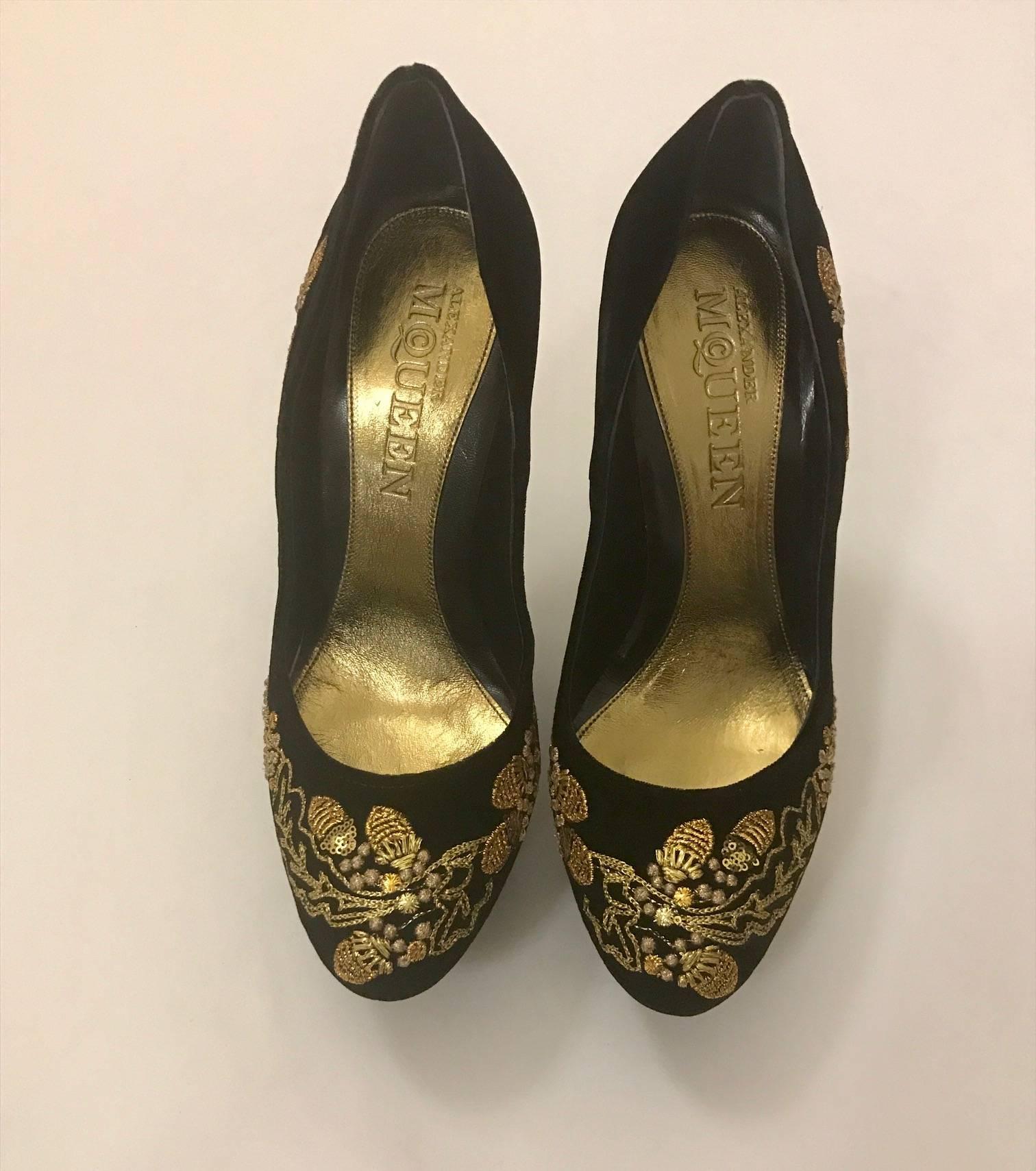 Alexander McQueen black velvet covered wedge heels with gold tone acorn embroidery. 

Made in Italy. 

Size 38.5, fits approximate US 8.5.
5.75