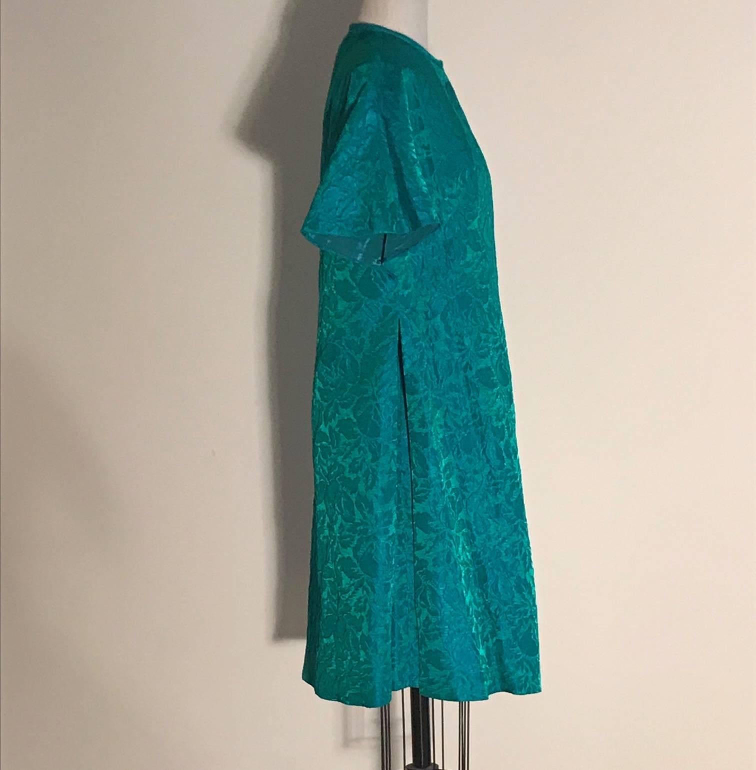 Joseph Magnin - Manteau à fleurs et robe à col bénitier vert et bleu, années 1950   Pour femmes en vente