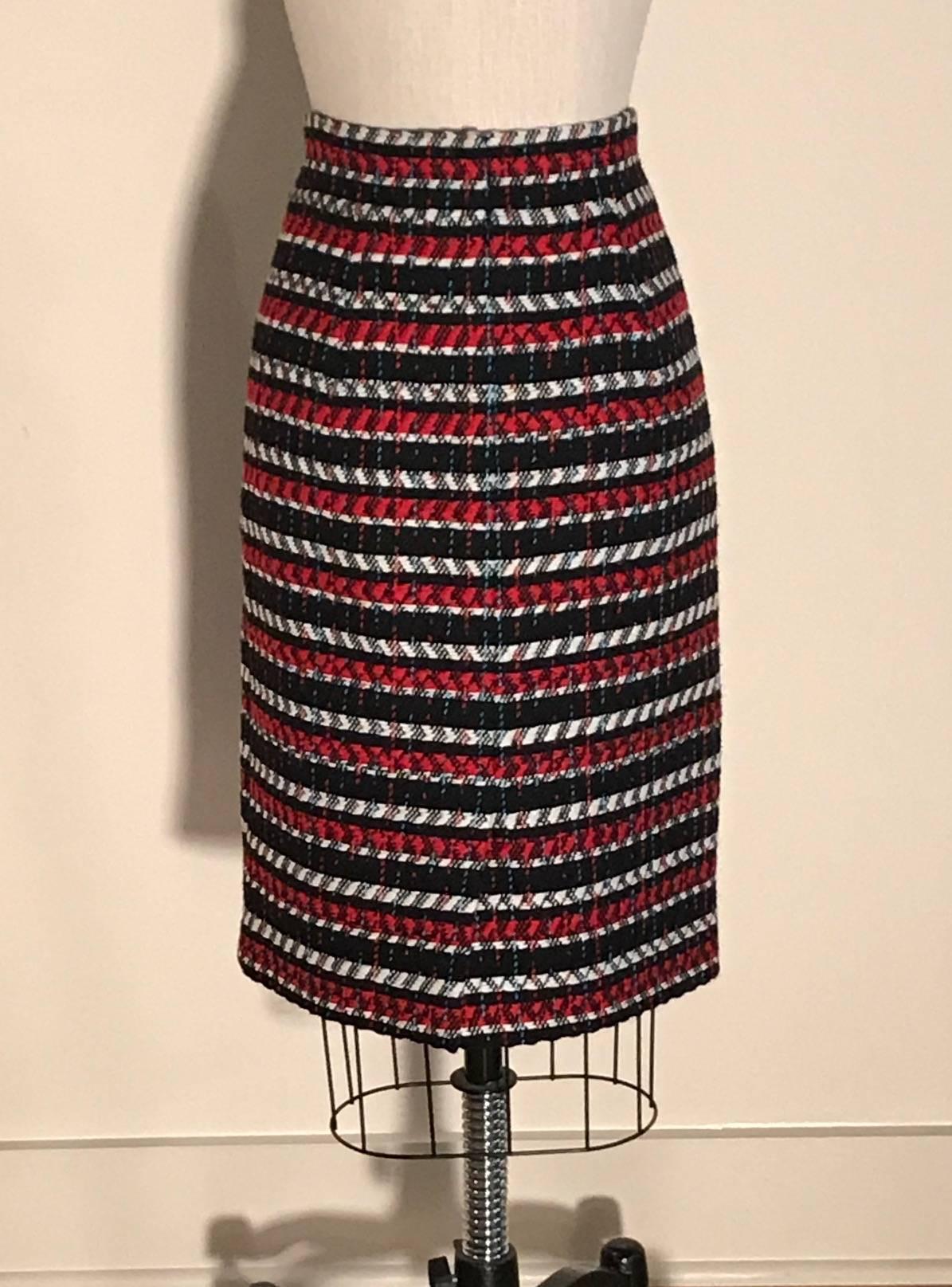 Oscar de la Renta fall 2015 red, black, and white skirt with light blue accents. Pockets at front. Back zip with two large and one small hook and eye closure. 

Shown on the Fall 2015 runway in look 12. 

80% virgin wool, 20% cotton. 
Fully lined in