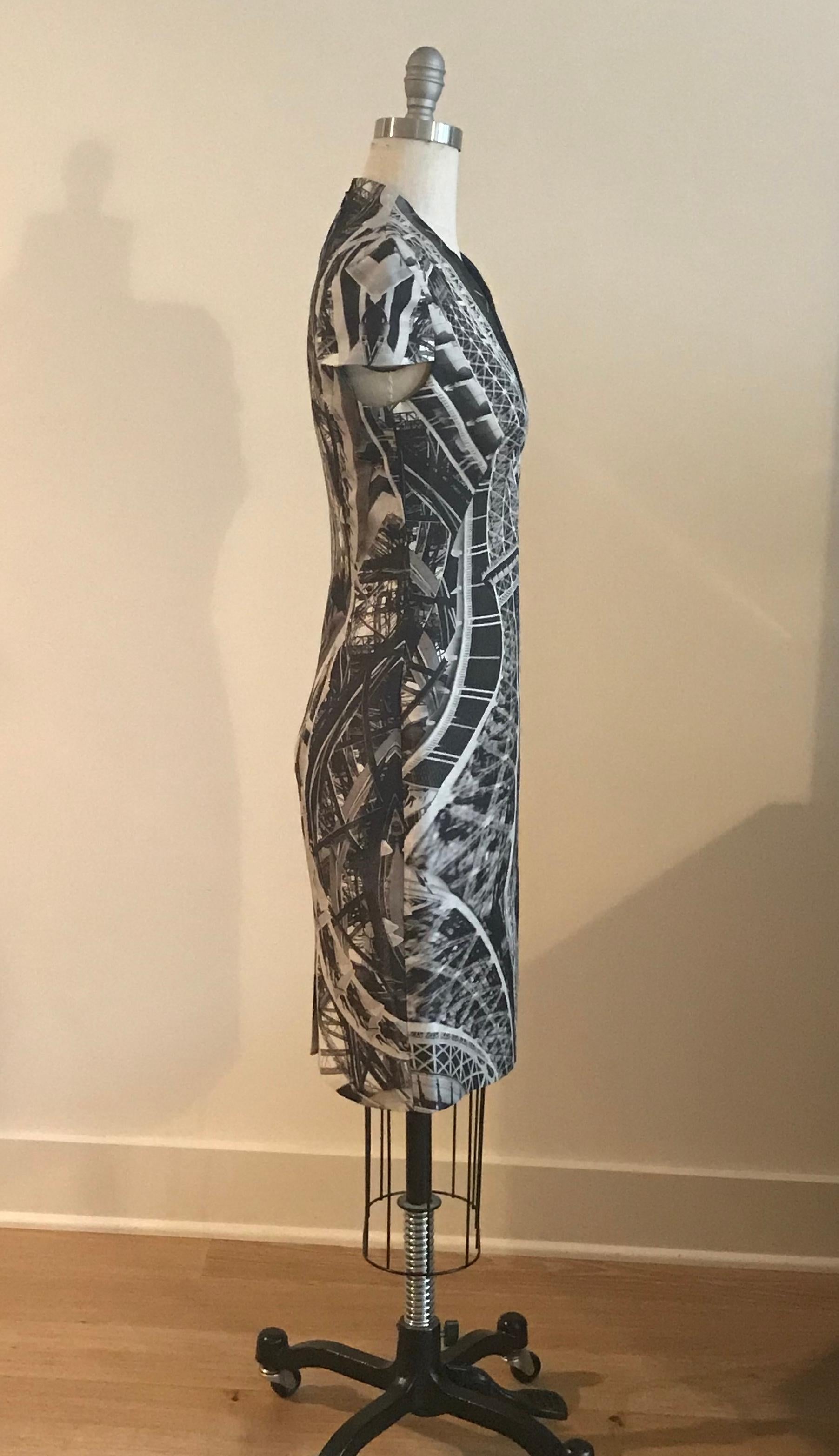 Iconic Alexander McQueen grey Eiffel Tower print fitted silk dress from the designer's Spring 2009 collection. Cap sleeves and deep neck. Back zip and hook and eye.

53% wool, 41% silk, 6% nylon. 
Fully lined in 75% polyamide, 25% lycra.

Made in