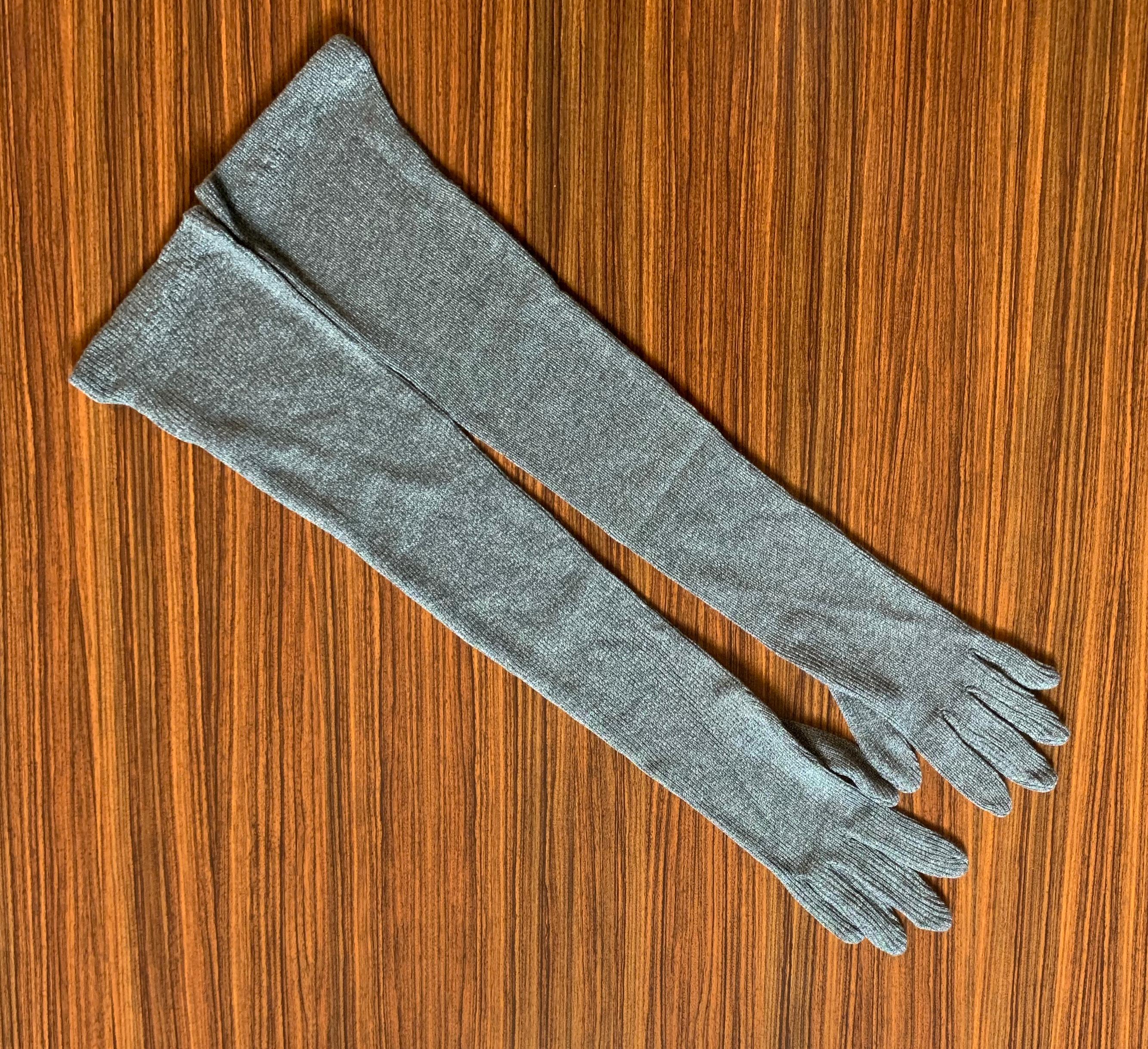 Patrick Kelly 1980s Grey Rib Knit Long Gloves In Excellent Condition In San Francisco, CA