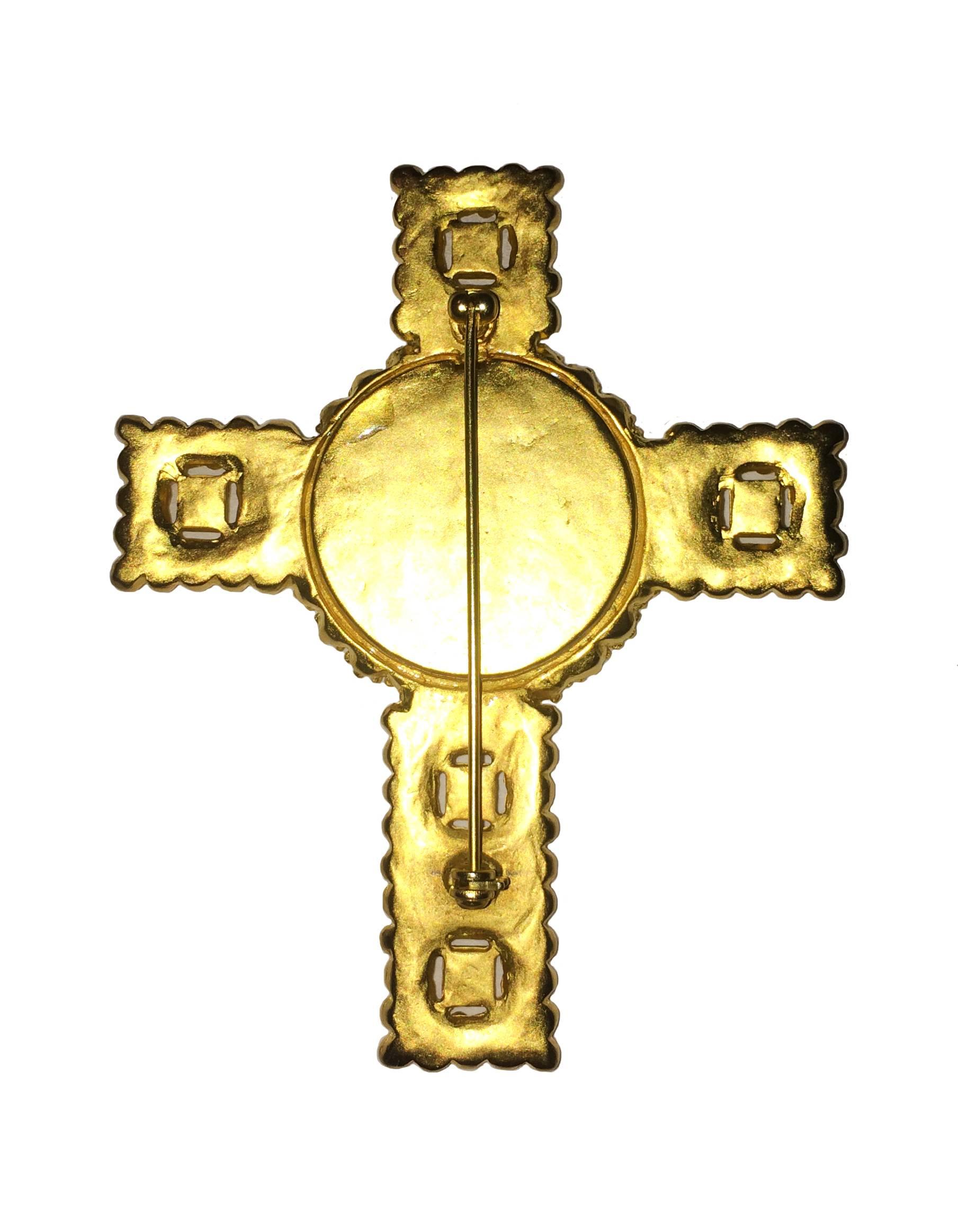  Vintage 90's Karl Lagerfeld gold cross pin.

White porcelaine-like center with pastel enameled squares detailing the points of the cross.

Signed KL at front center.

Measures approximately 3