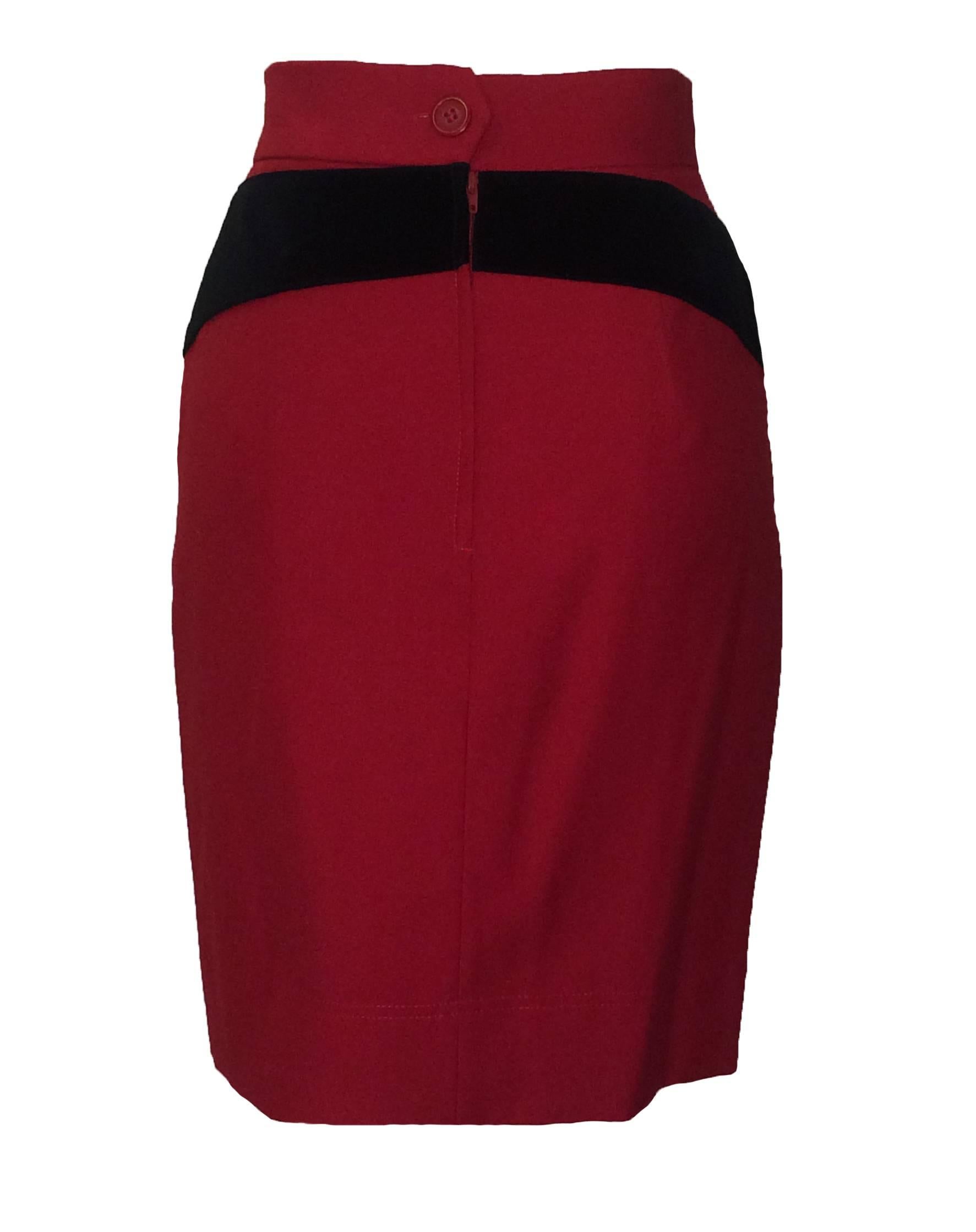 Moschino Cheap & Chic 90's red pencil skirt with black velvet question mark detail. Back zip & button. 

Made in Italy.

100% wool. 
Fully lined in 60% acetate, 40% rayon.

Size IT 42, US 8. Fits like a modern small.
Waist 27