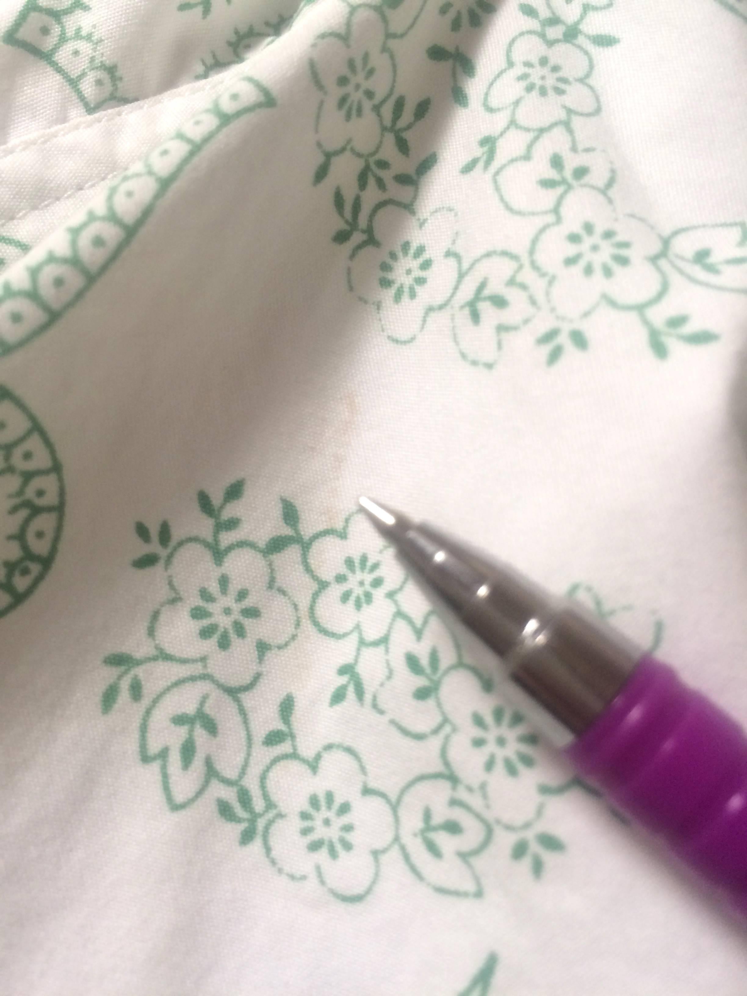 Gonna a tubino Alaia con fondo floreale Paisley bianco e verde 2