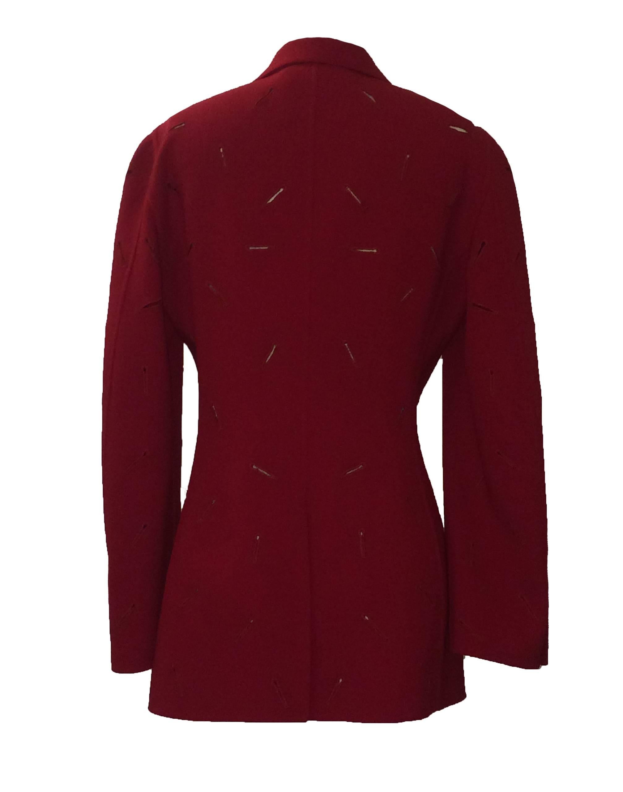 Moschino Couture! 80s single button blazer in red featuring all-over buttonhole design. 

Made in Italy.

100% wool (crepe, not thick wool.) Unlined.

IT 46, US 12. Runs small, see measurements.
Chest 38