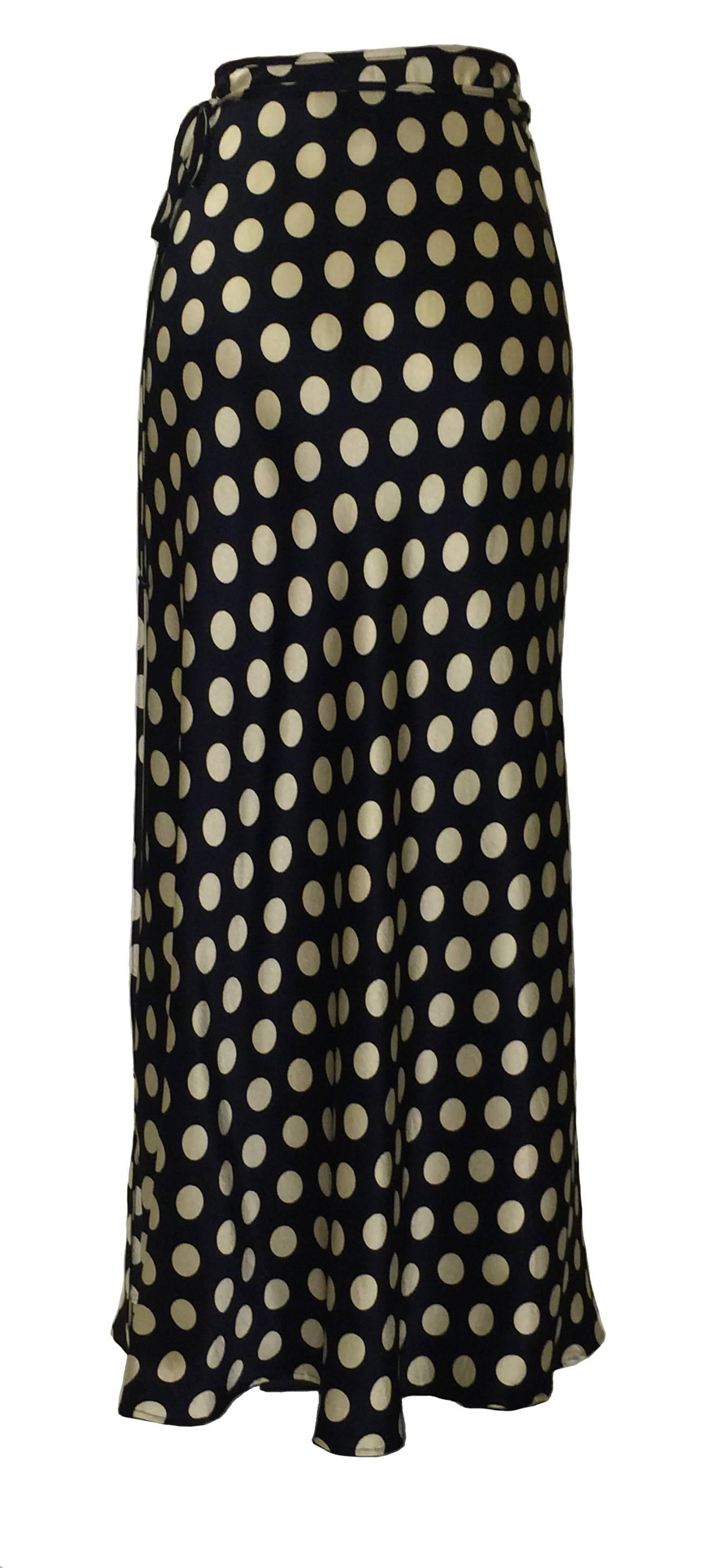 Moschino Couture! 80s black and white silk polka dot wrap maxi skirt.

100% silk.

Made in Italy.

IT 46, US 12. Fits more like modern 6/8. Size somewhat flexible due to wrap style, see measurements.
Waist 29" (based on seams, but can be made