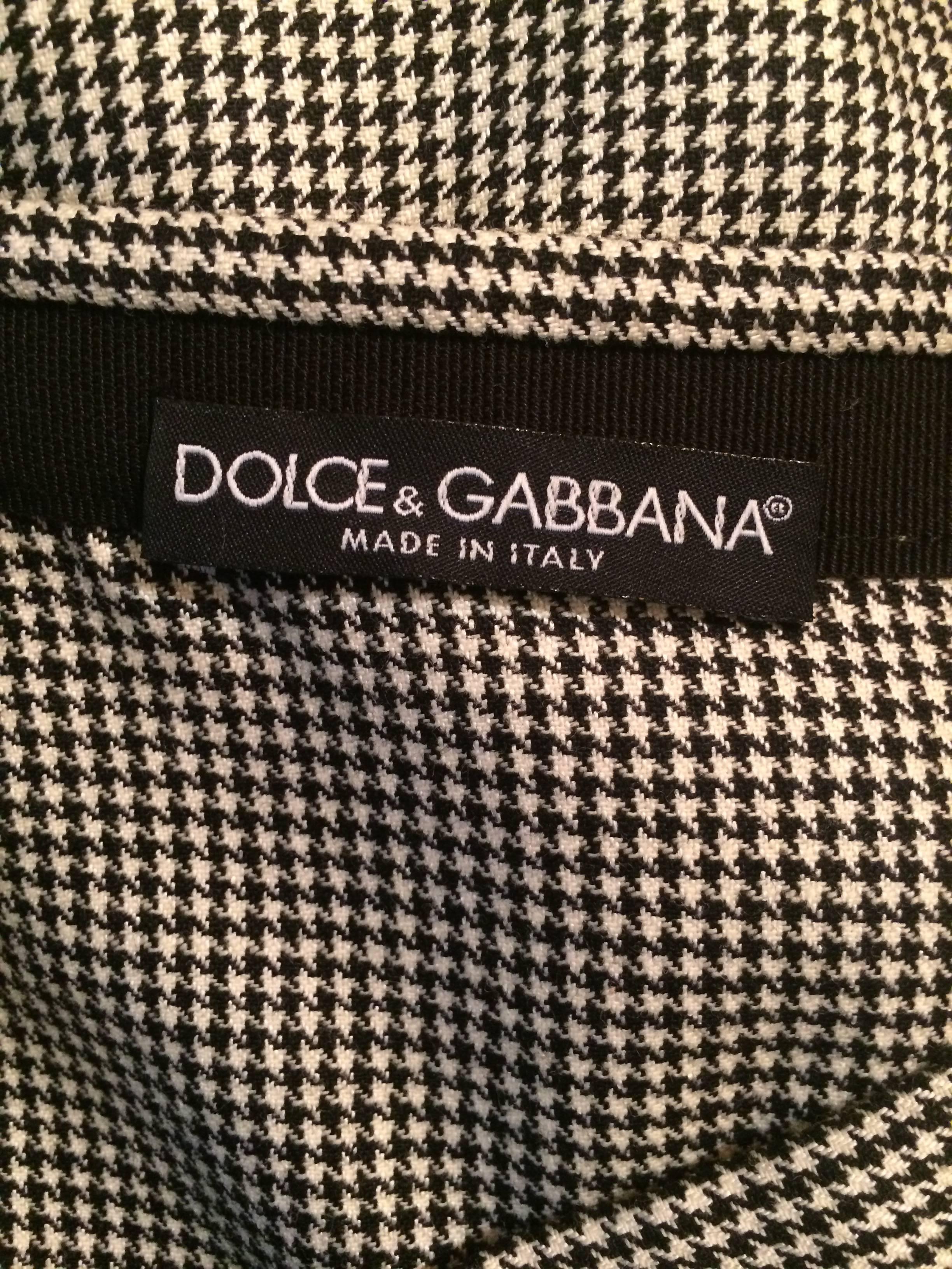Dolce & Gabbana Black and White Houndstooth Pencil Skirt with Mauve Lace Accents In Excellent Condition In San Francisco, CA