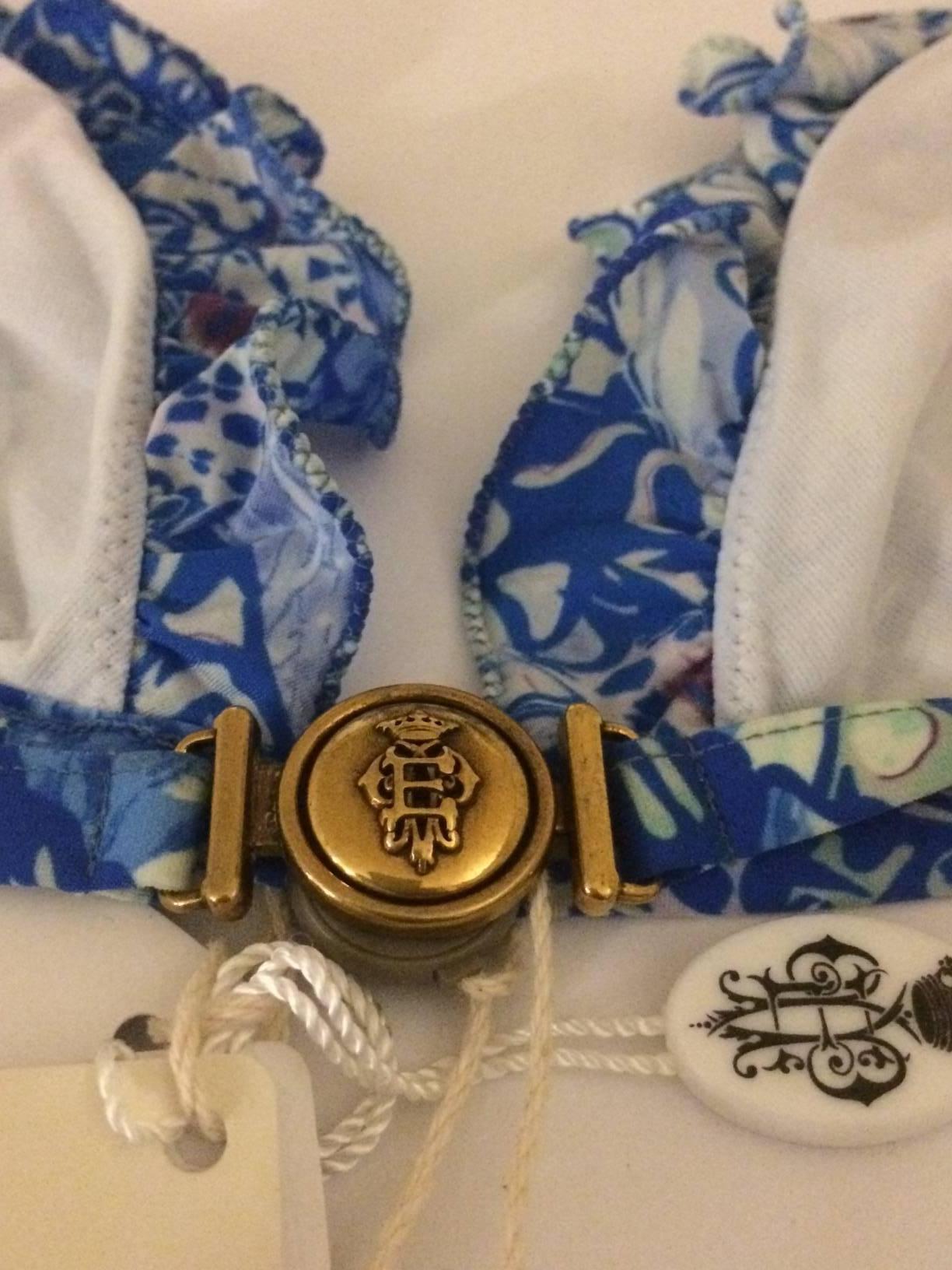 Emilio Pucci Blauer Bikini-Badeanzug mit Schmetterlingsflügelmuster und Rüschenbesatz im Zustand „Neu“ im Angebot in San Francisco, CA