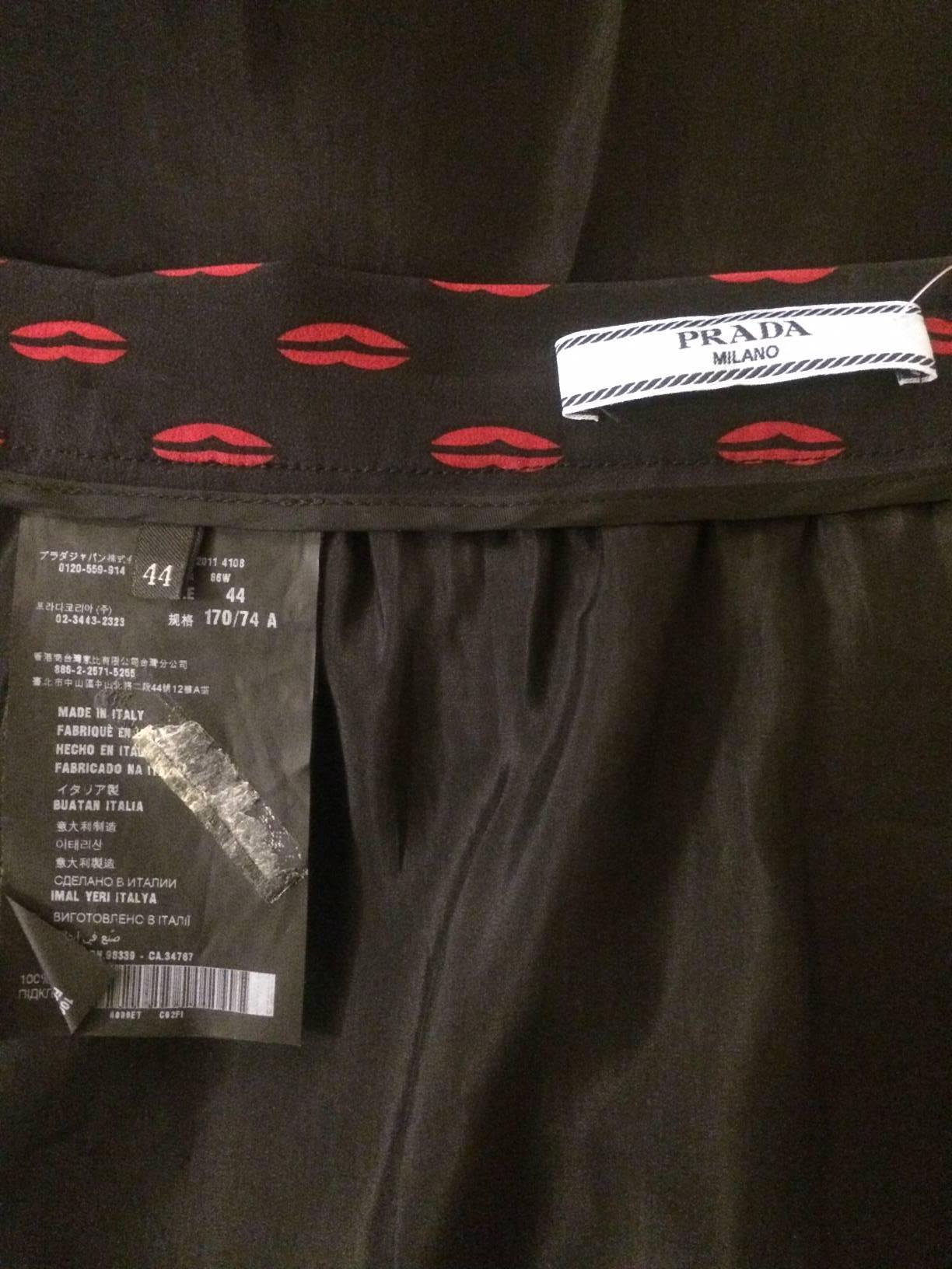 Prada Black and Red Lip Print Silk Skirt In Excellent Condition In San Francisco, CA