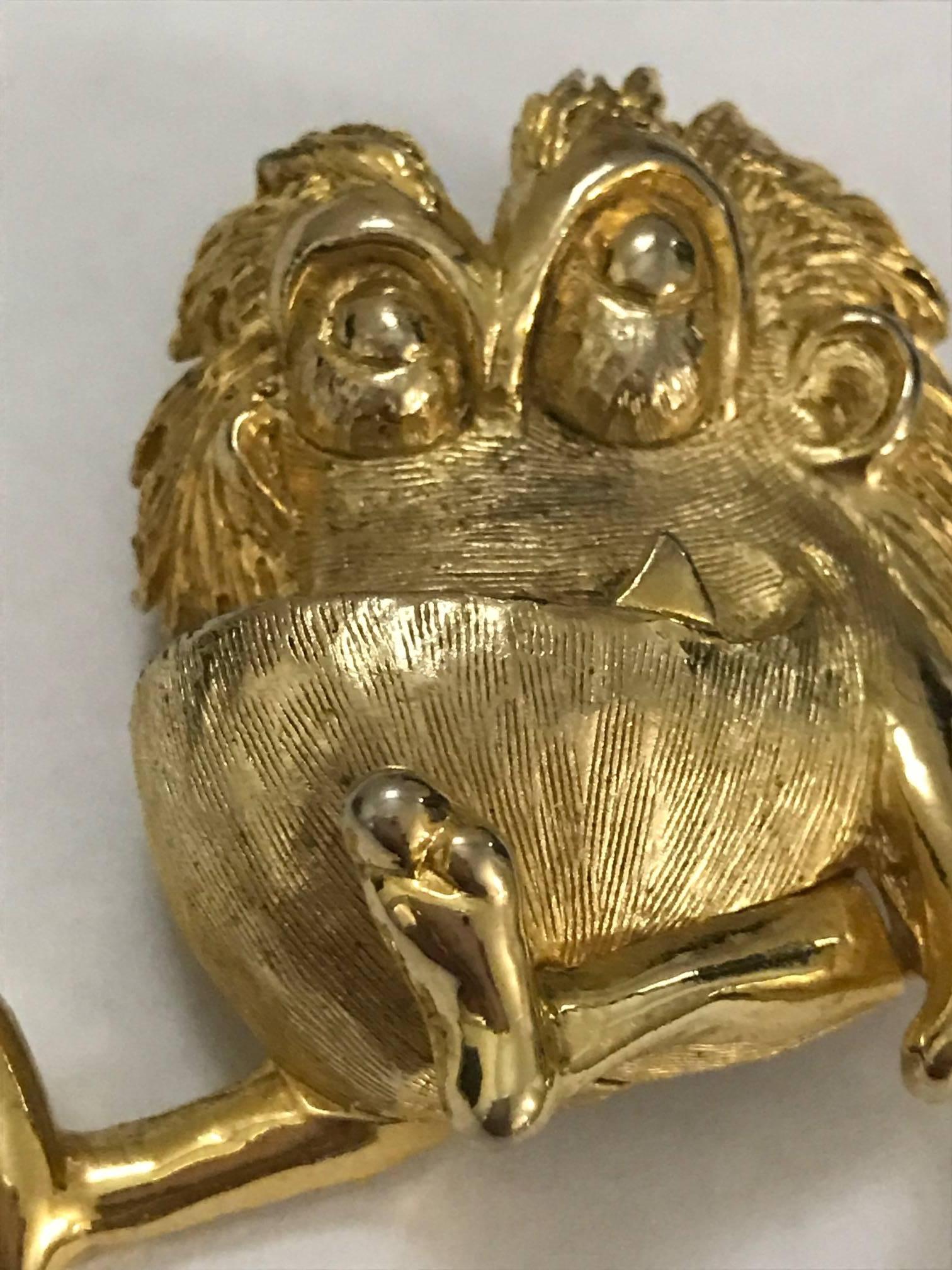 Funny little gold tone monster pin by Hattie Carnegie. Estimated circa 1960's. Great alone or worn in a cluster of brooches.

Signed 'c' and 'Hattie Carnegie' at back.

Approximately 2