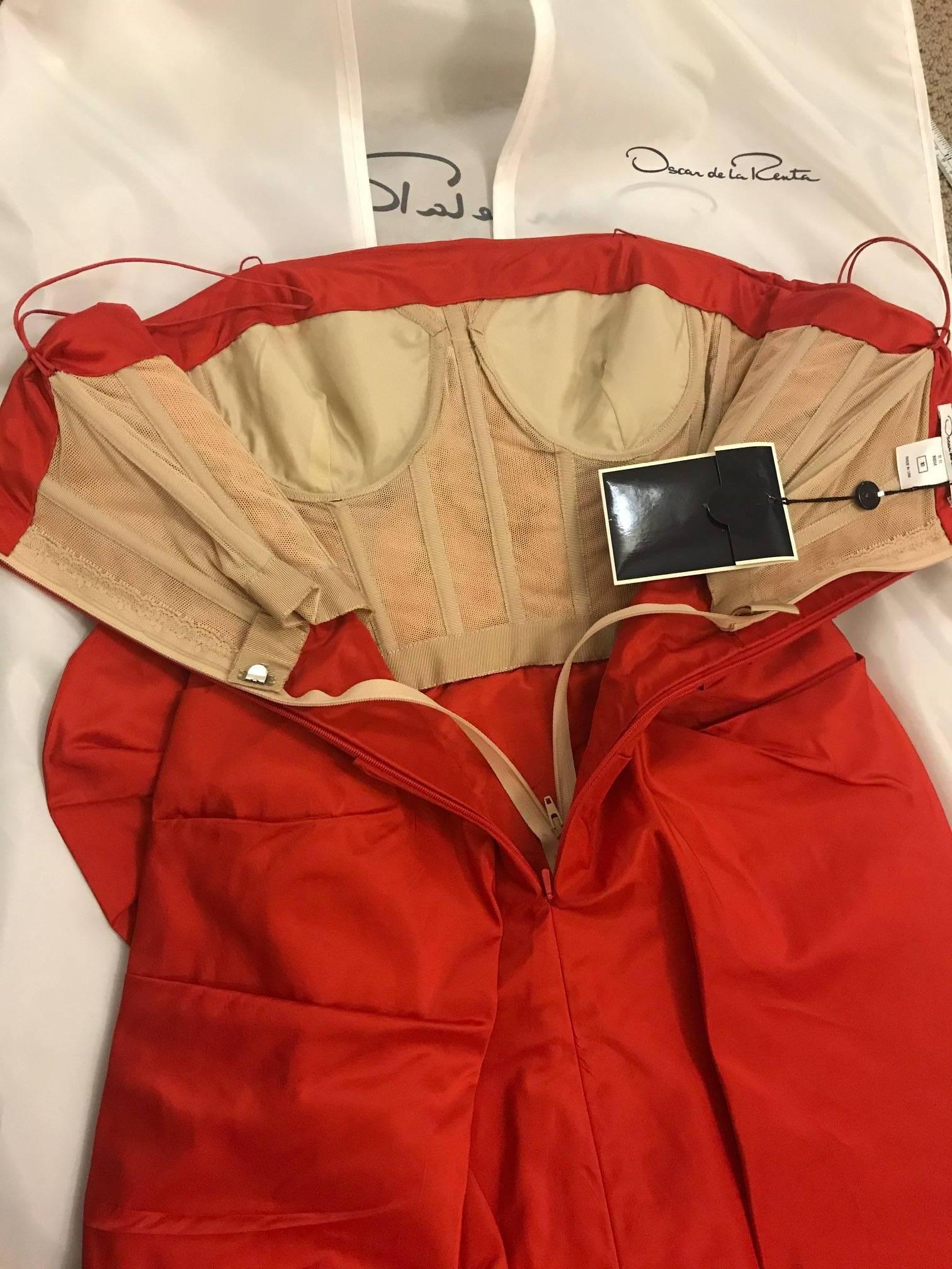 Oscar de la Renta Red Silk Strapless Bow Cocktail Dress, 2011  In New Condition In San Francisco, CA