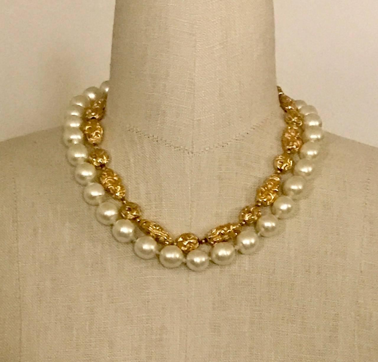 Very rare Chanel vintage 1970's necklace featuring a strand of faux gold nuggets and one of faux pearls. Spring ring closure.

Measures approximately 16