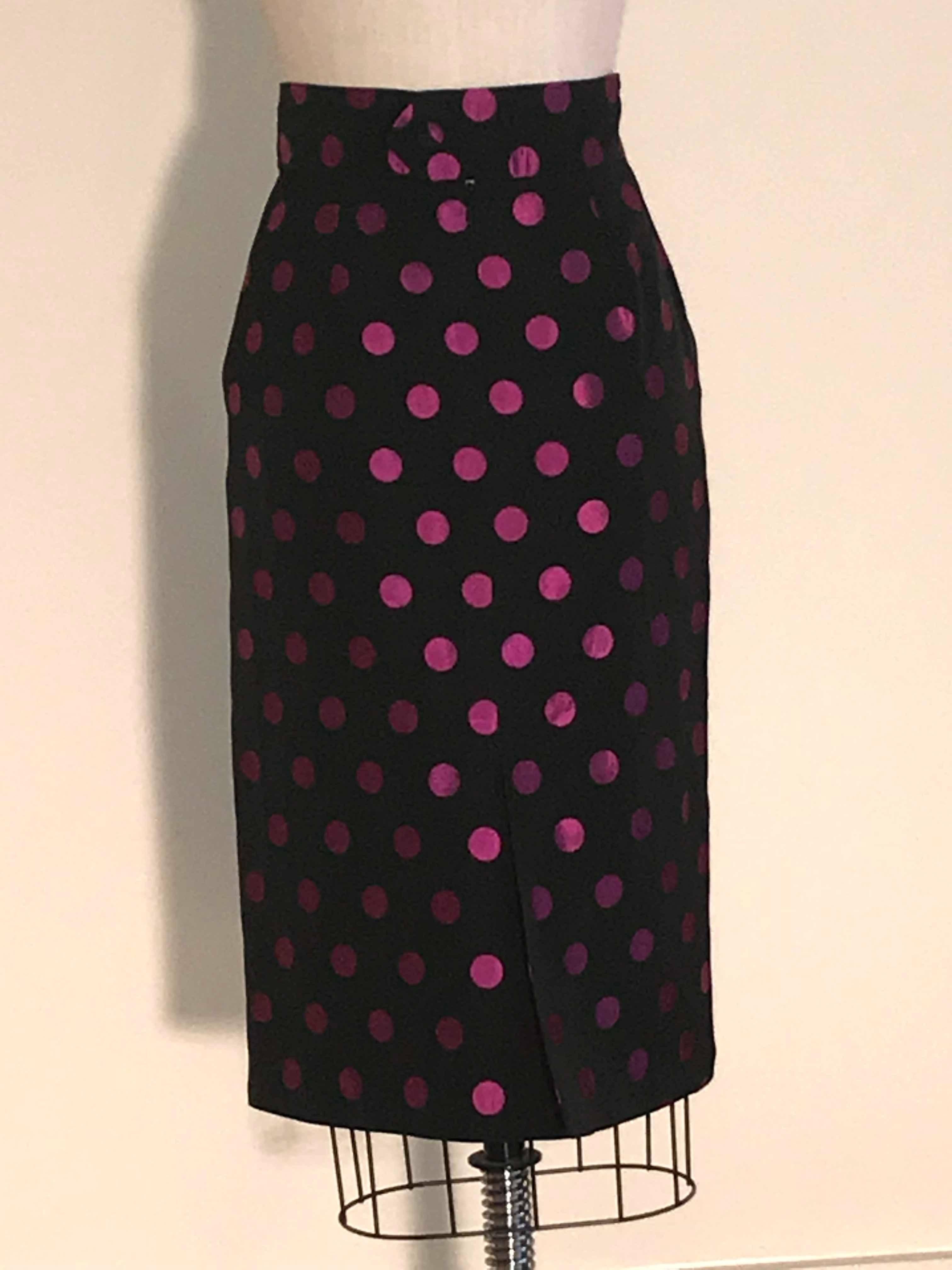 Patrick Kelly vintage 1980s black pencil skirt with slightly metallic dark pink polka dots. Back zip and button. 

67% acetate, 33% fibranne (spun rayon.)
Fully lined in 100% acetate.

Made in France.

Size FR 40, best fits modern Small, see