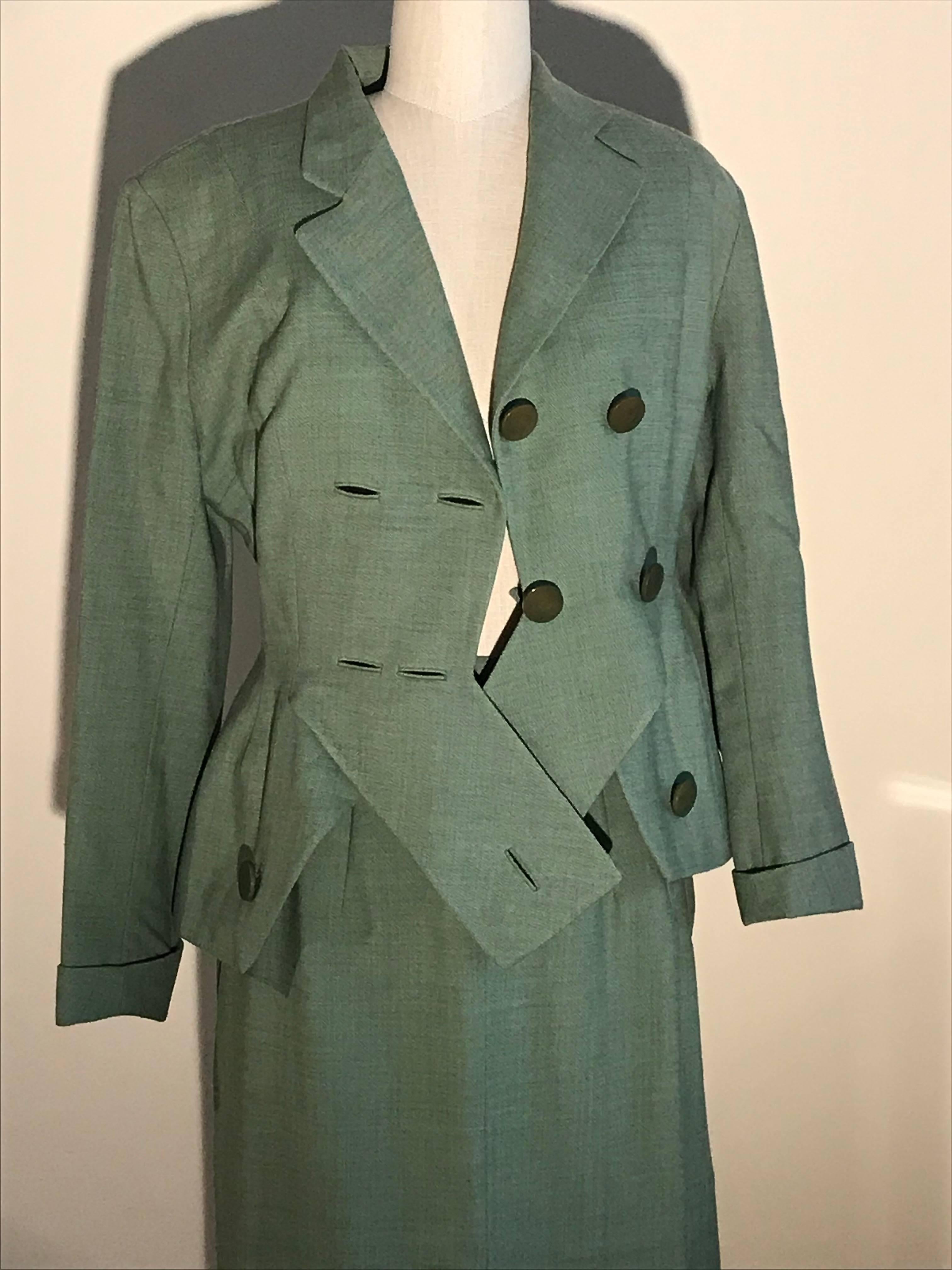 Schiaparelli Green Jacket and Skirt Suit Set with Crossover Detail, circa 1950 In Good Condition In San Francisco, CA