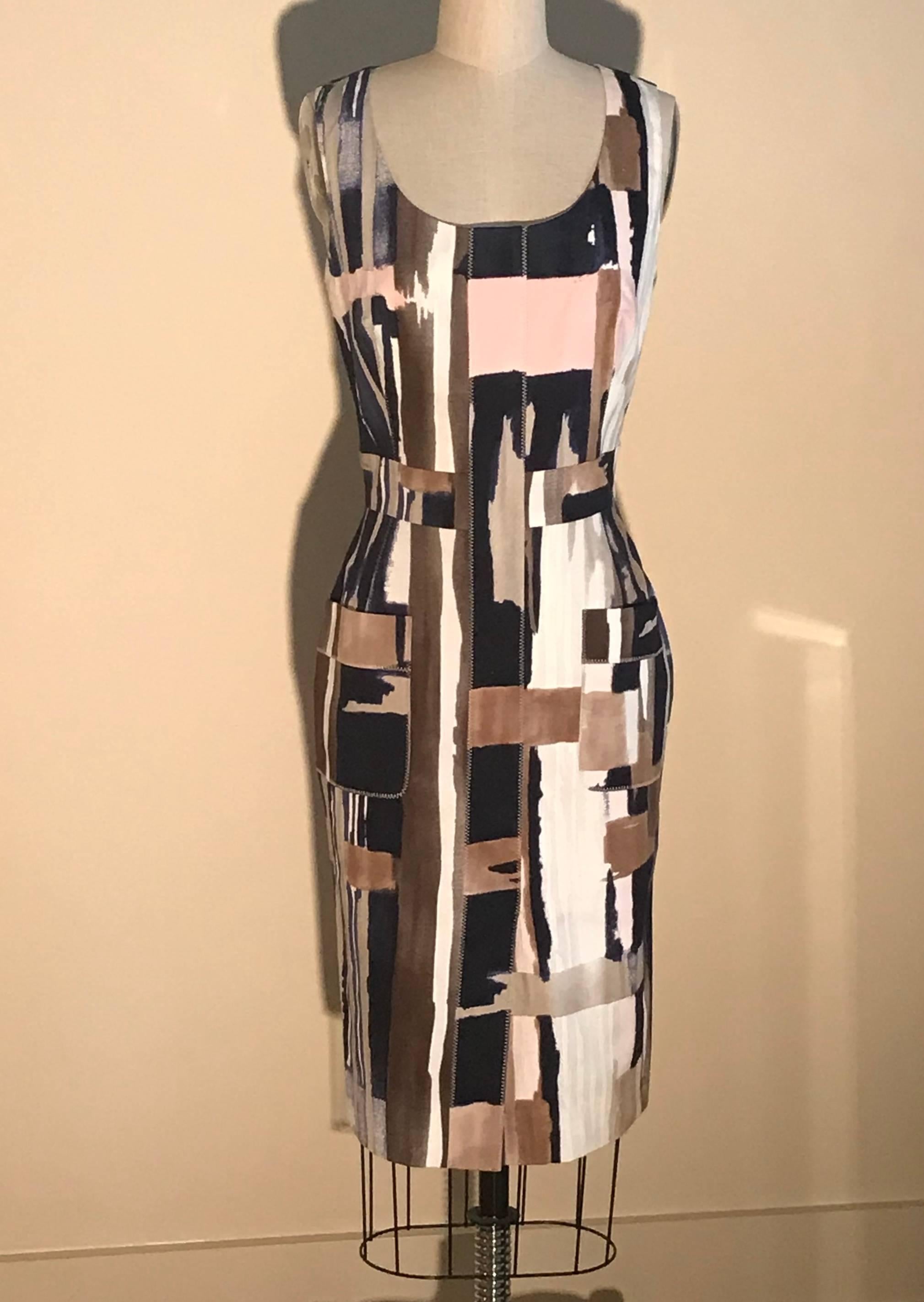 Oscar de la Renta cream, pink, black, and tan dress in a painterly print. Zig zag accent stitching and patch pockets at front. Back zip and hook and eye.

97% cotton, 3% elastane.
Fully lined in 100% silk.

Made in Italy.

Size US 8. See