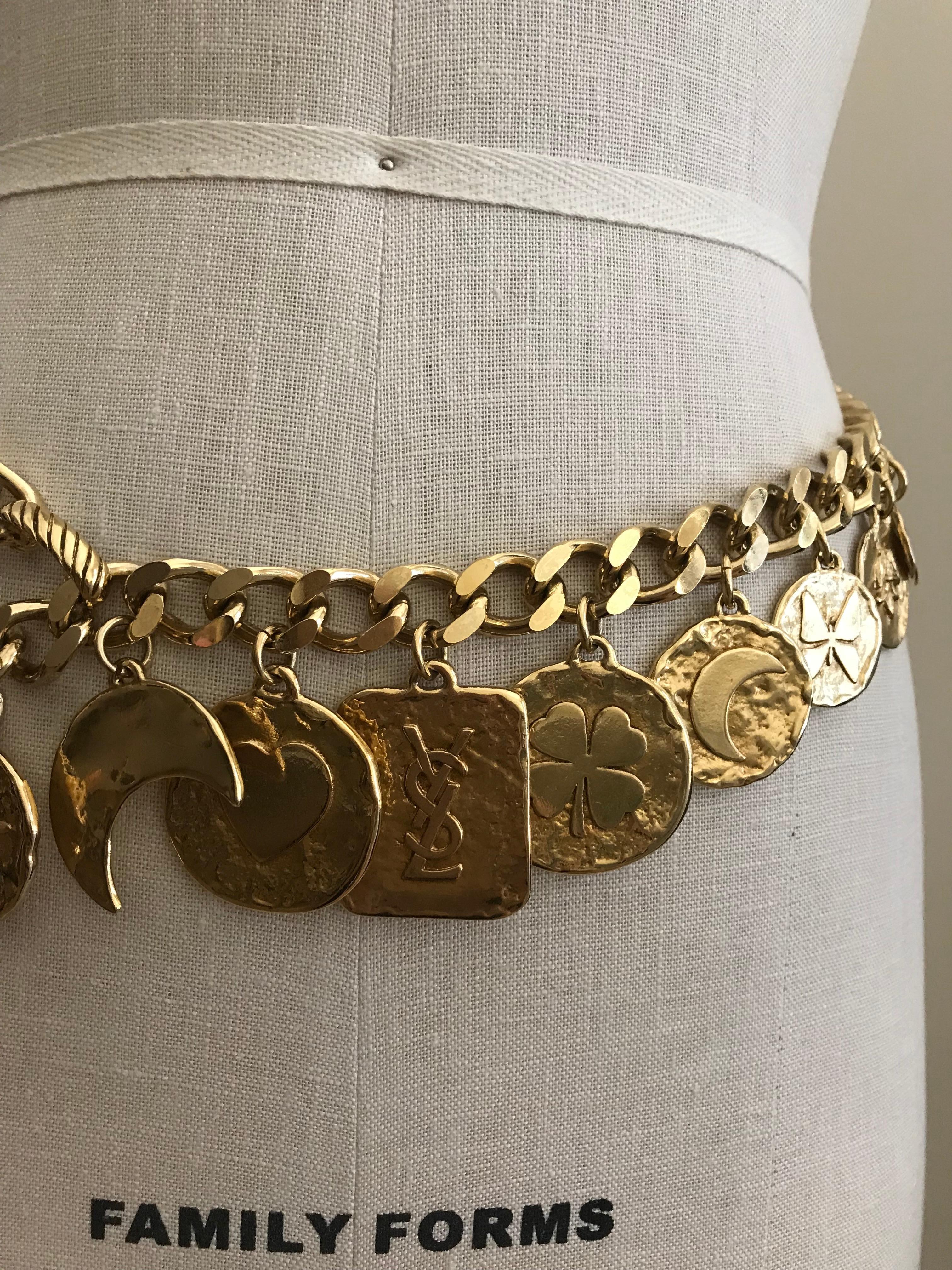 Yves Saint Laurent Gold Tone Clover Heart Moon Chain Link Charm Belt, 1980s   In Excellent Condition In San Francisco, CA
