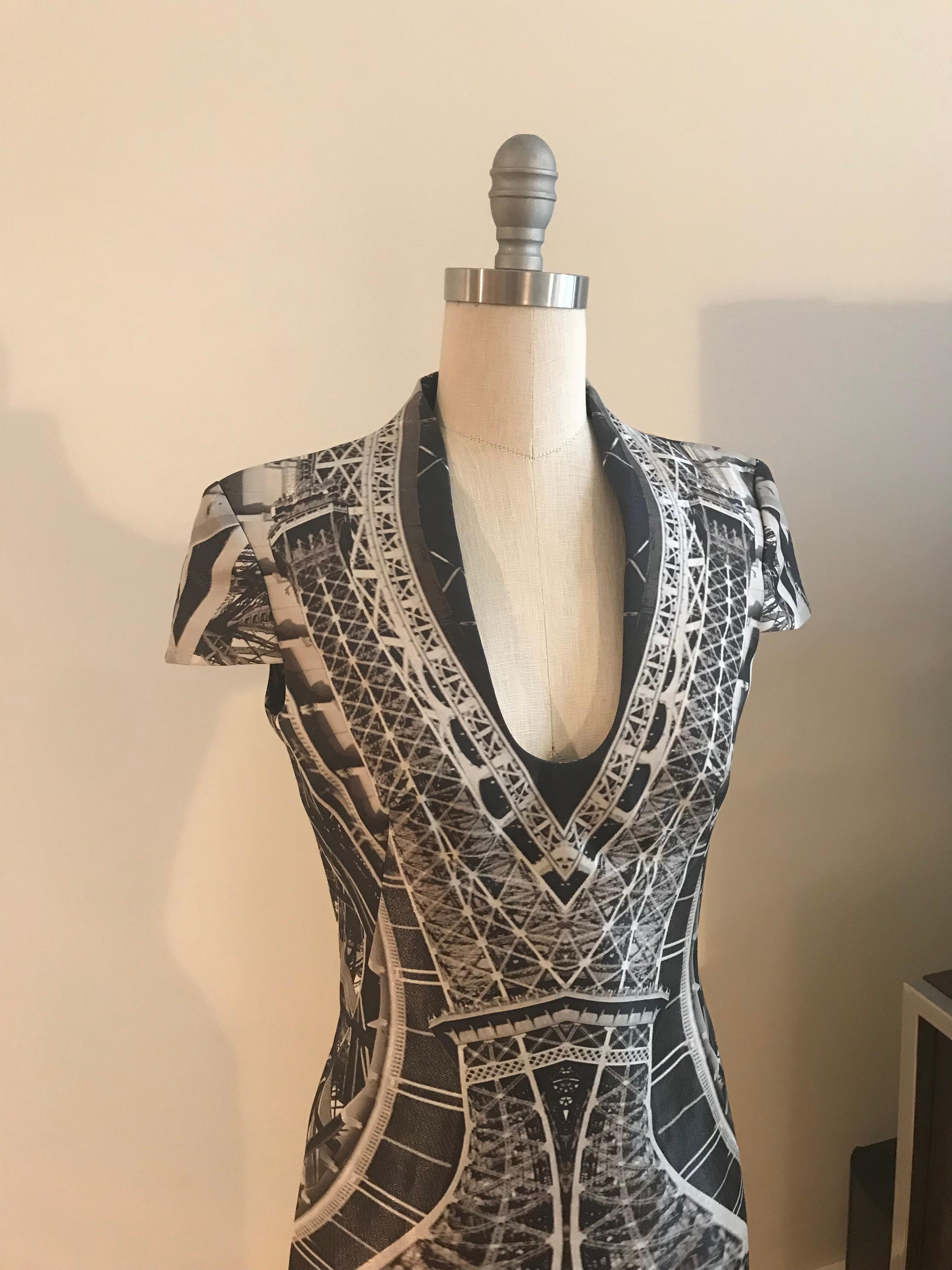 Alexander McQueen 2009 Eiffel Tower Print Dress Grey Silk In Excellent Condition In San Francisco, CA