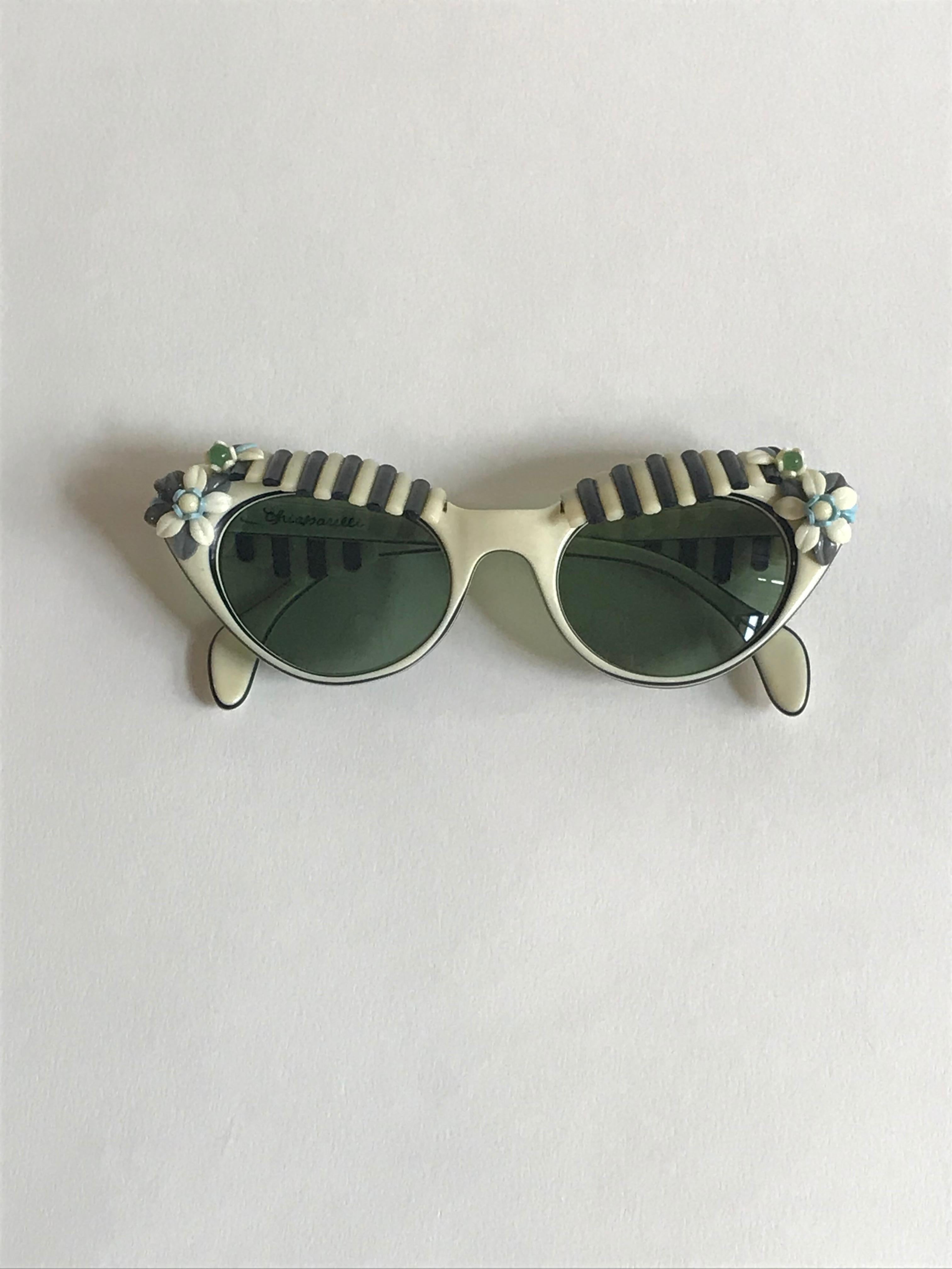 Schiaparelli Cabana Floral Cat Eye Sunglasses in Creamy White and Black, 1950s  In Good Condition In San Francisco, CA